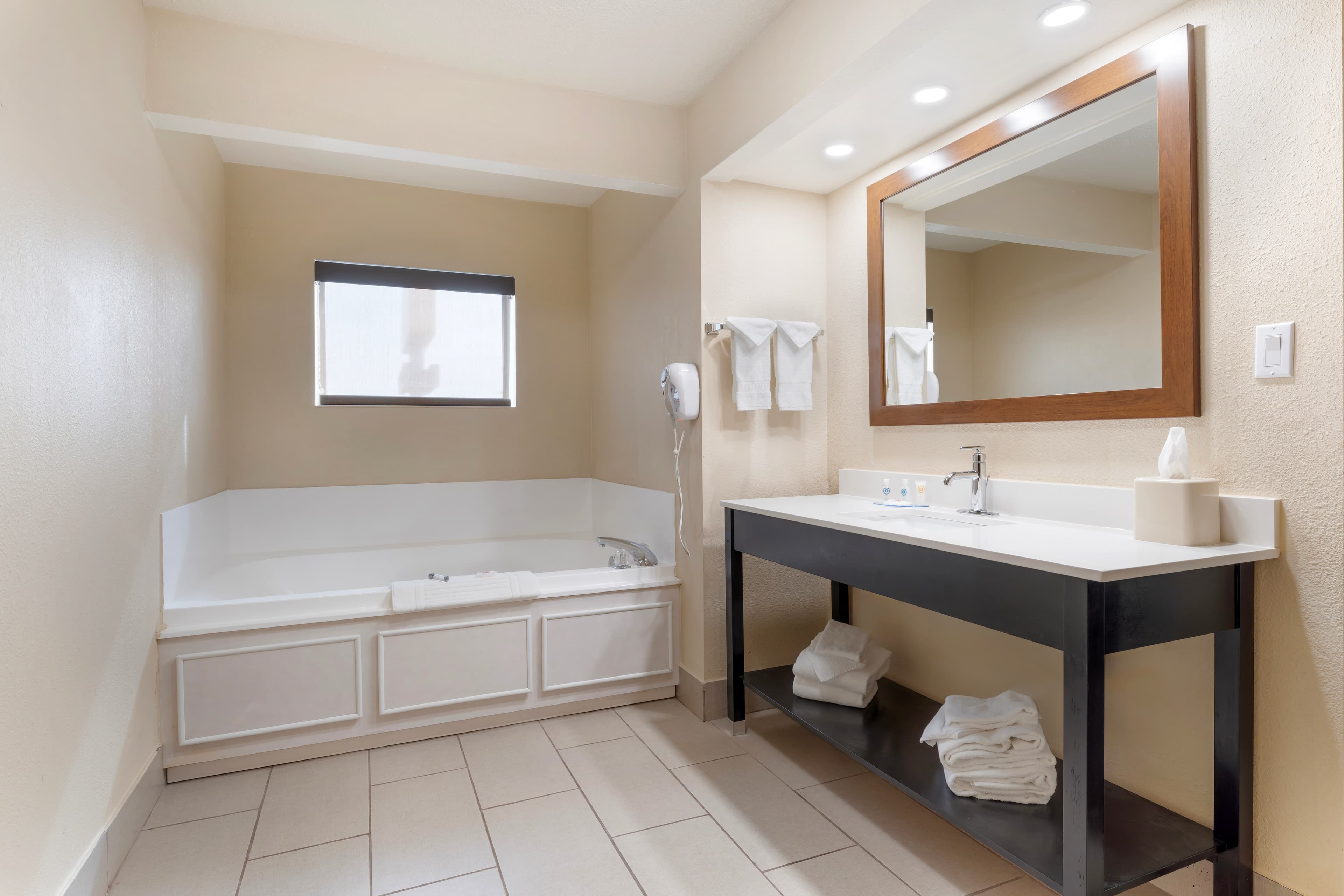 Comfort Inn Ebensburg — 14
