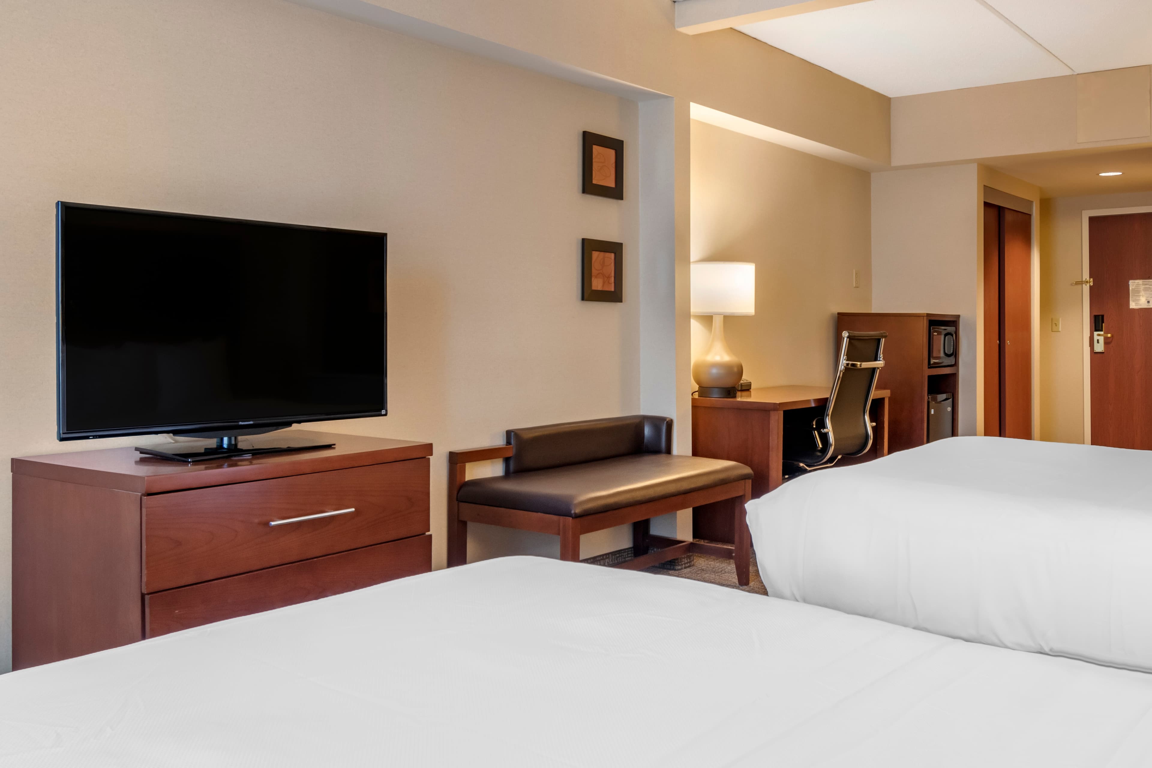 Comfort Suites Downtown Carlisle - Image 4