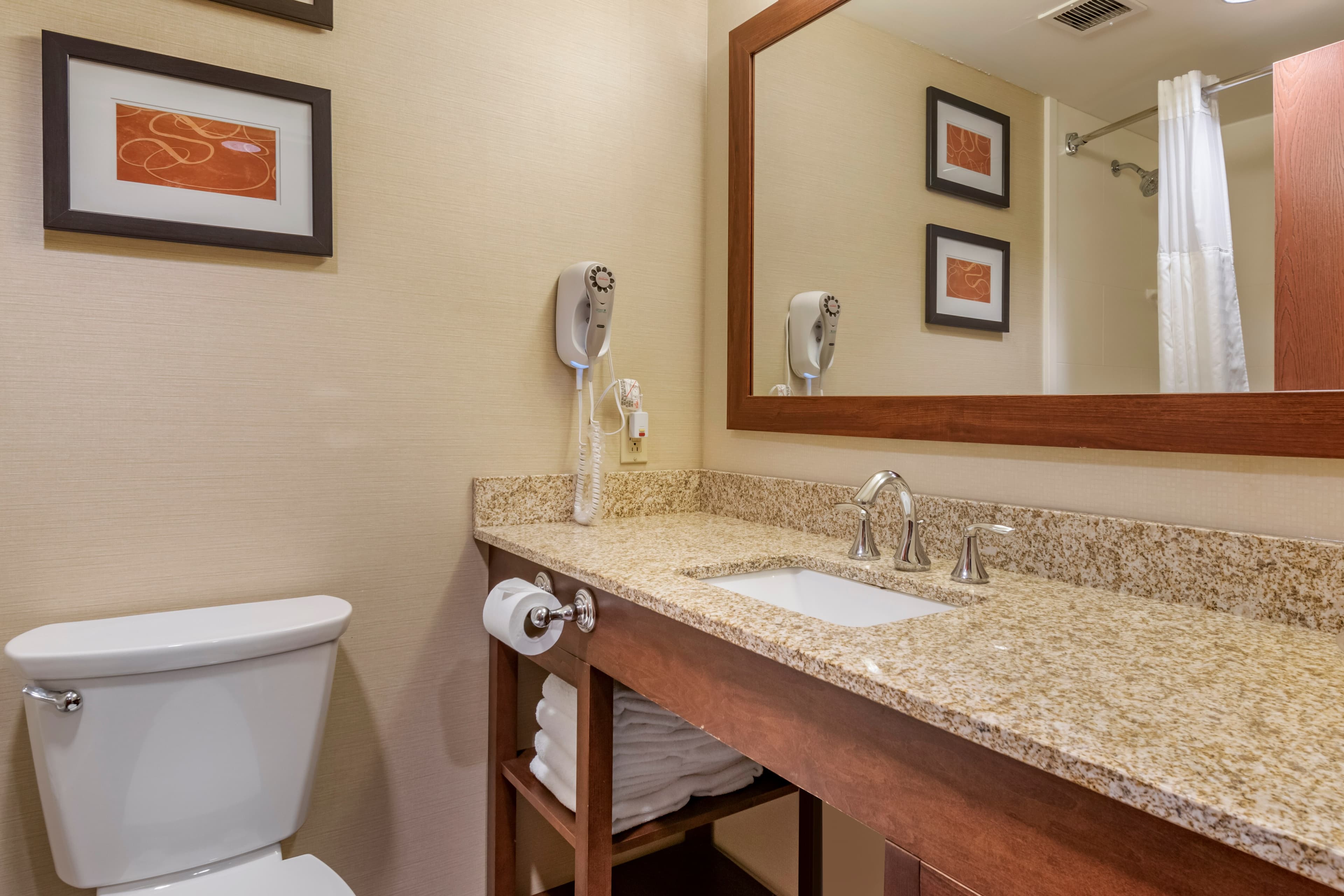Comfort Suites Downtown Carlisle - Image 5