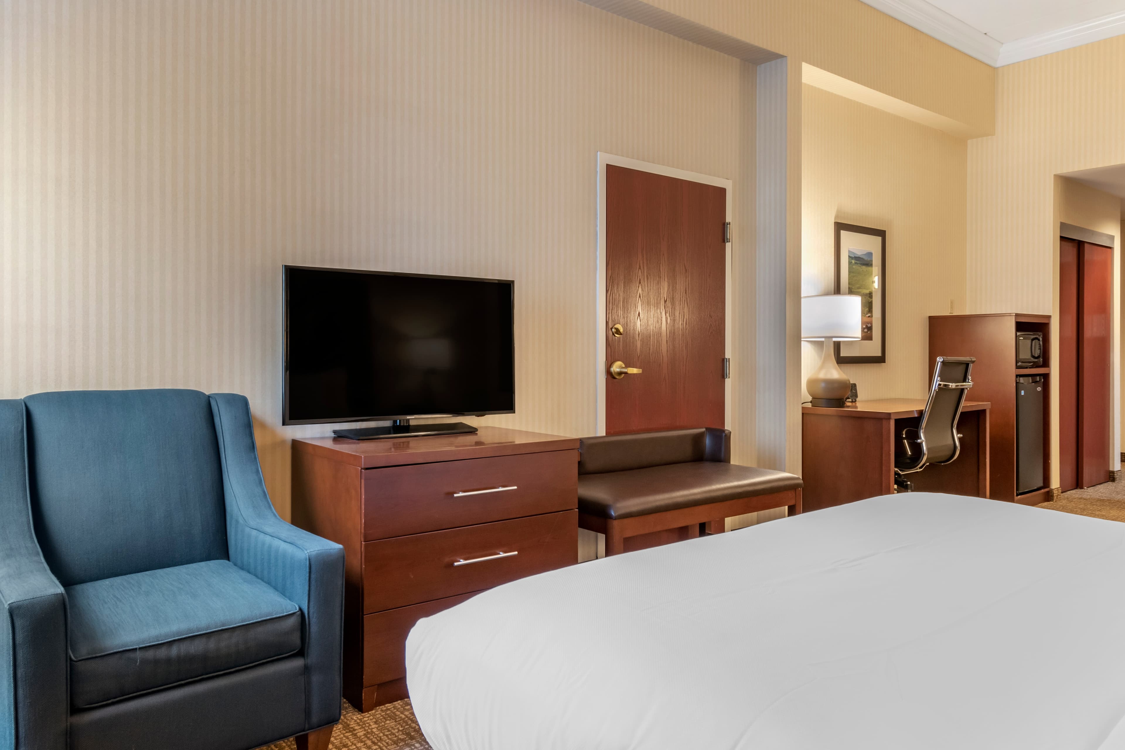 Comfort Suites Downtown Carlisle — 7