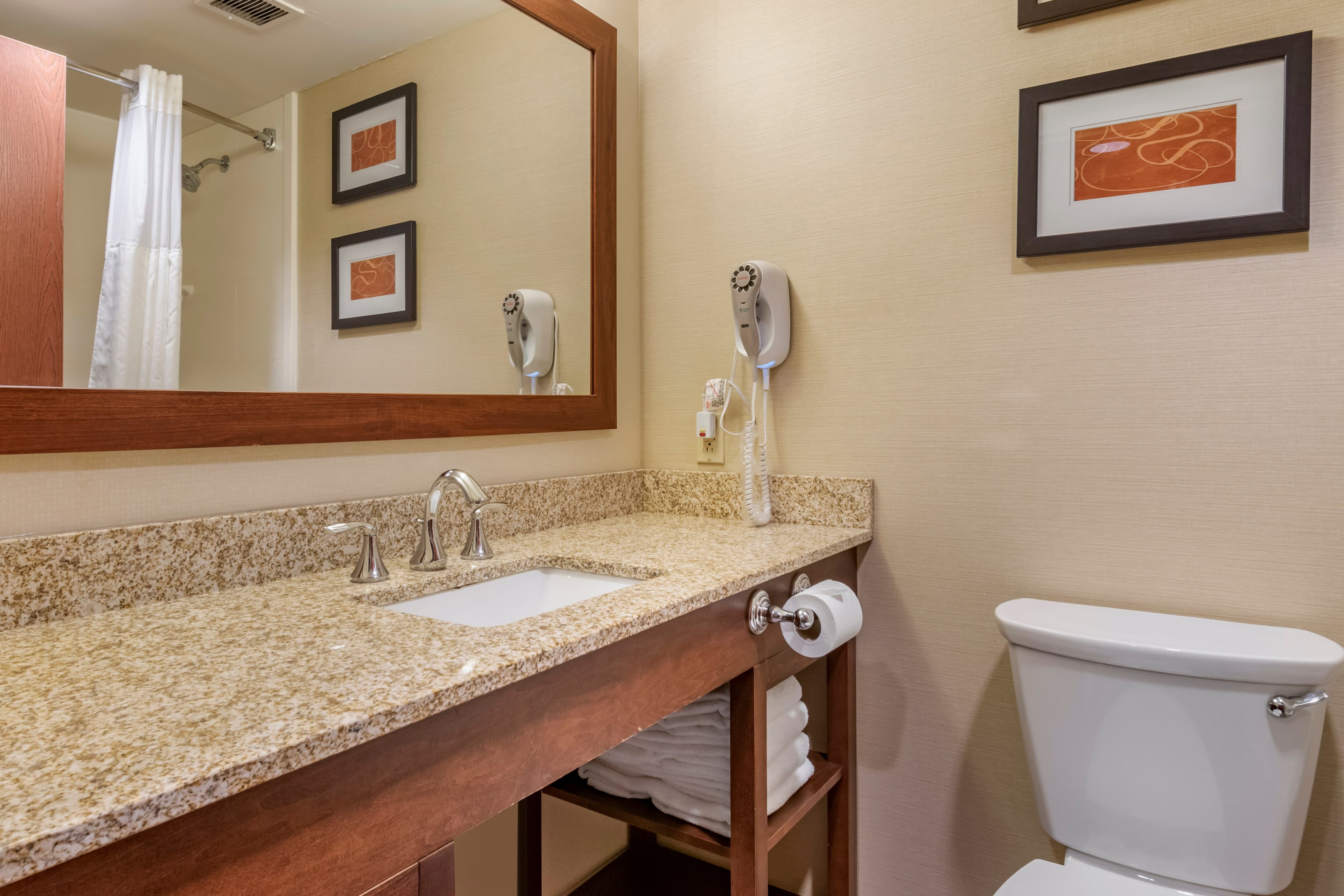 Comfort Suites Downtown Carlisle — 14