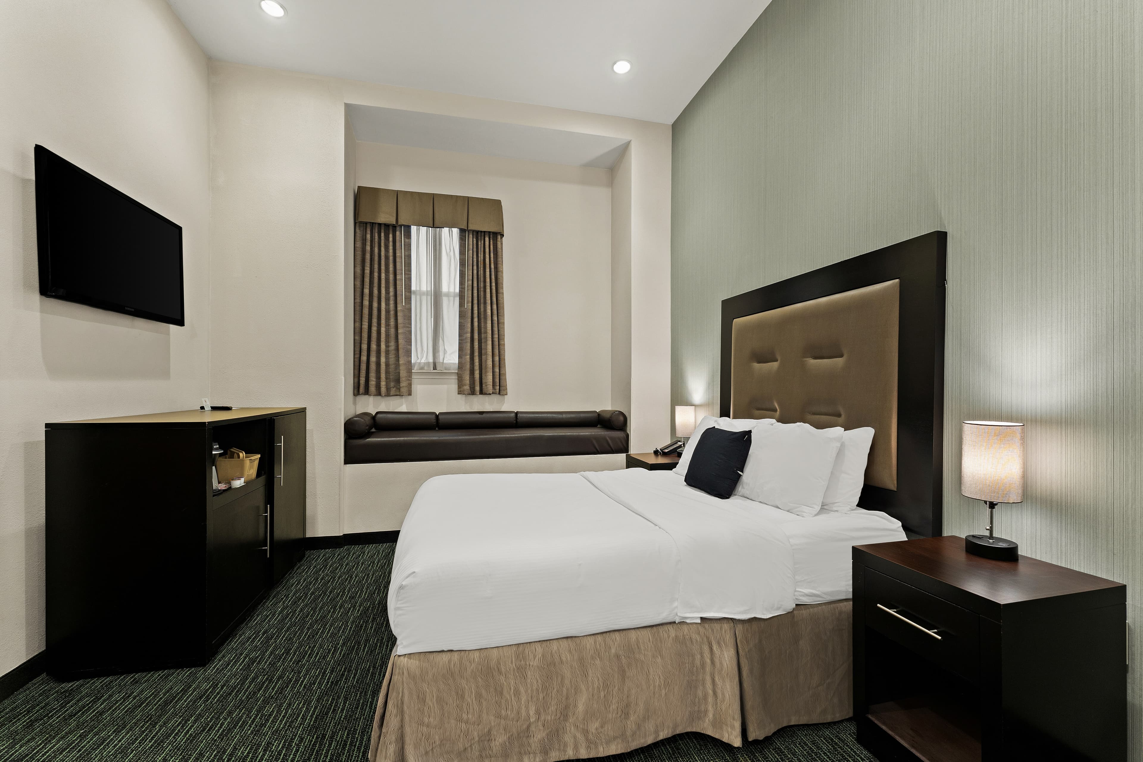 Quality Inn Philadelphia Center City — 7
