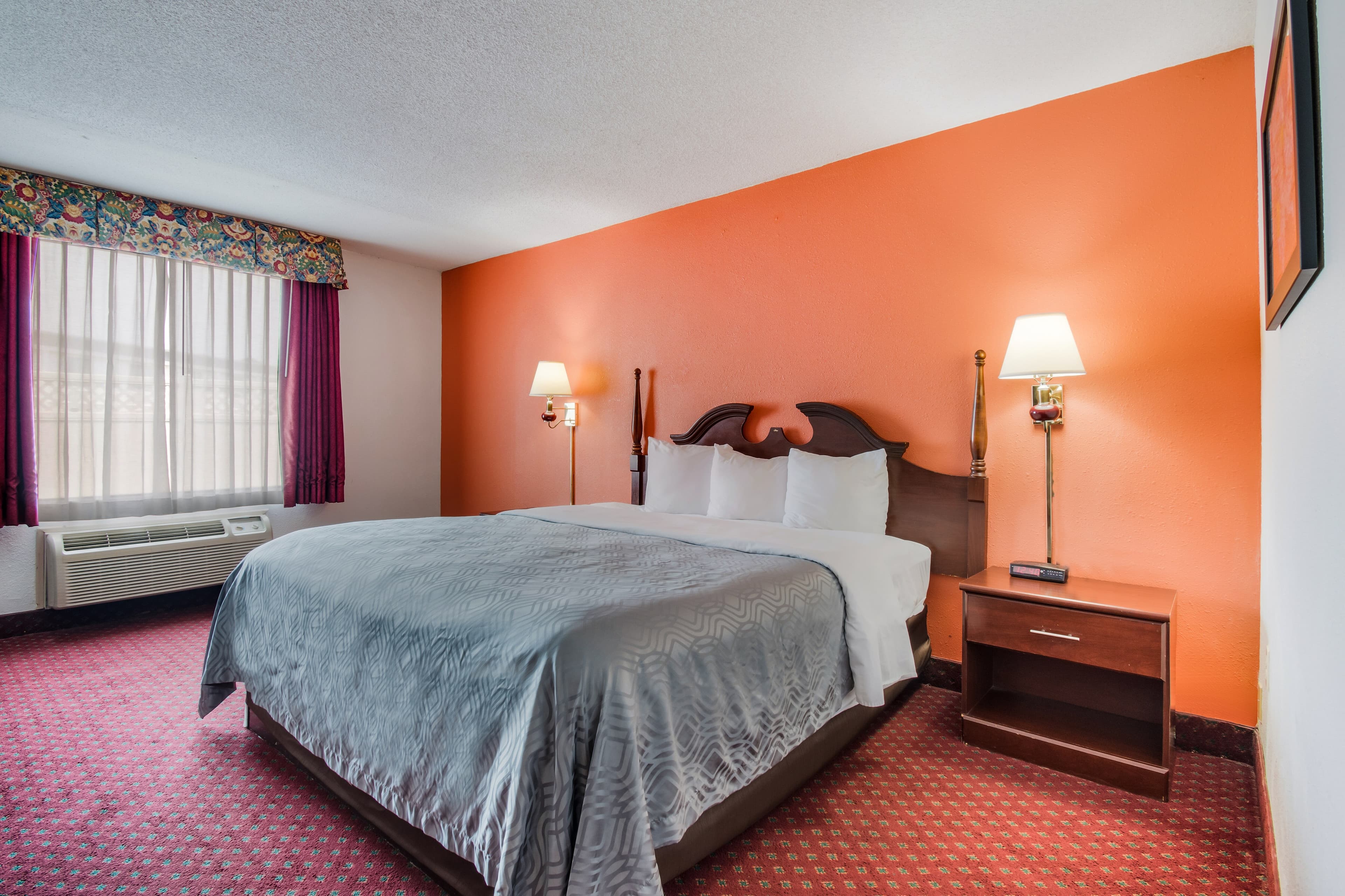 Econo Lodge Inn & Suites Chambersburg Central — 35