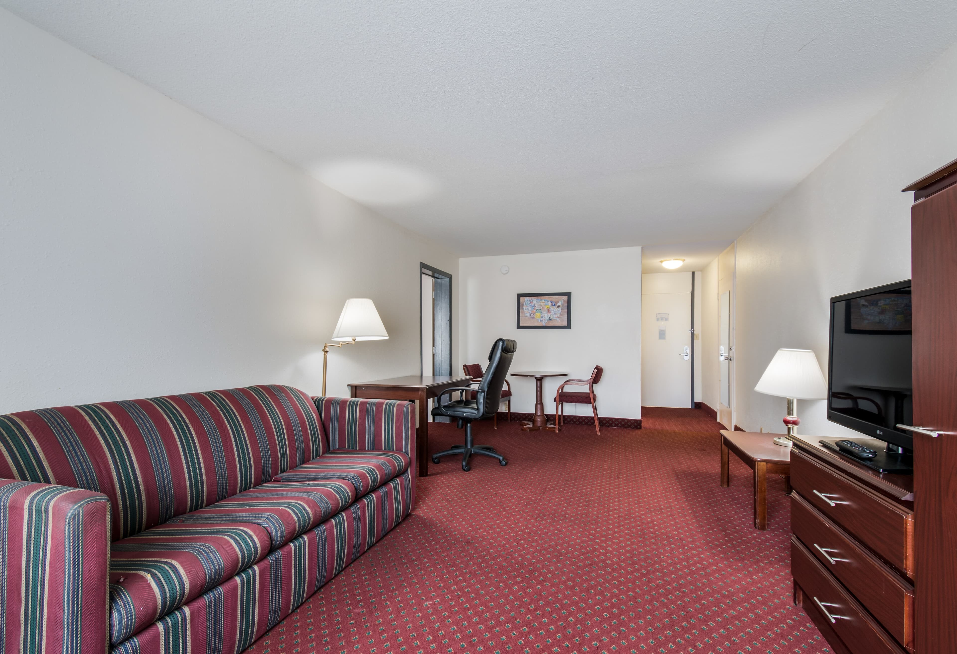 Econo Lodge Inn & Suites Chambersburg Central — 43