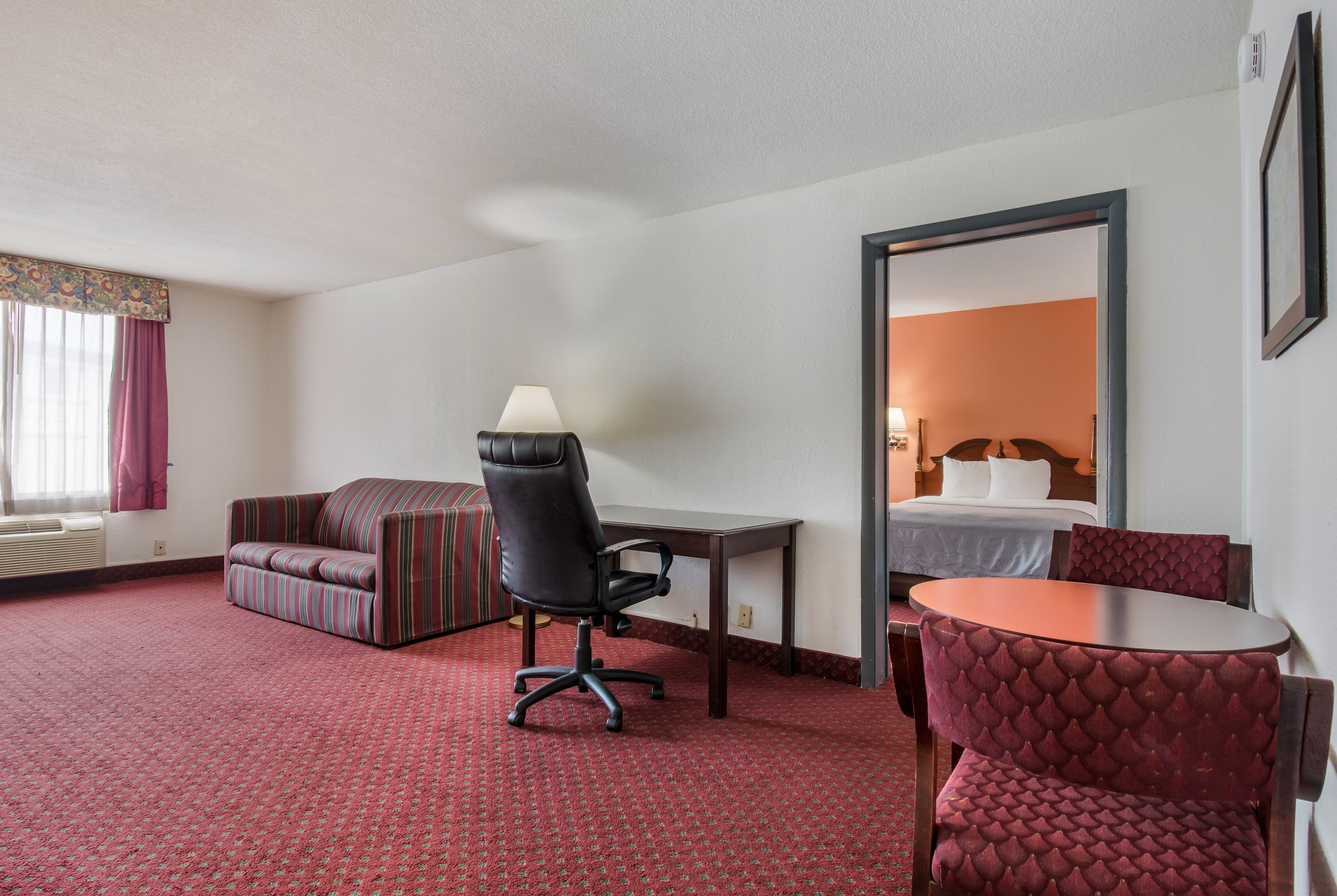 Econo Lodge Inn & Suites Chambersburg Central — 44