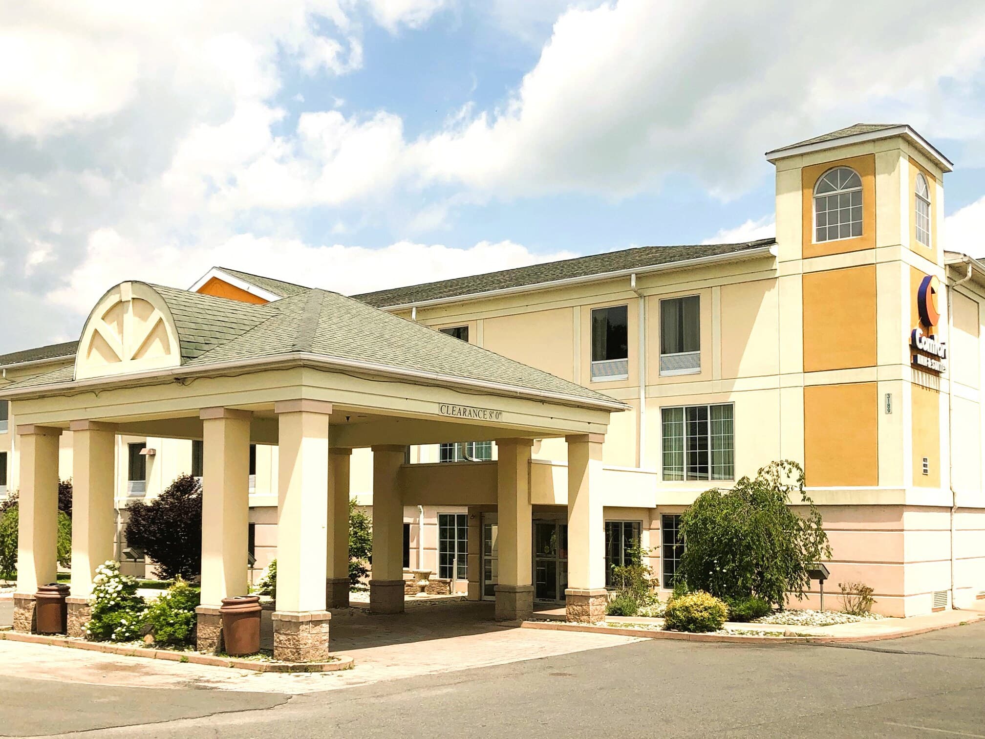 Comfort Inn & Suites Mount Pocono - Image 1