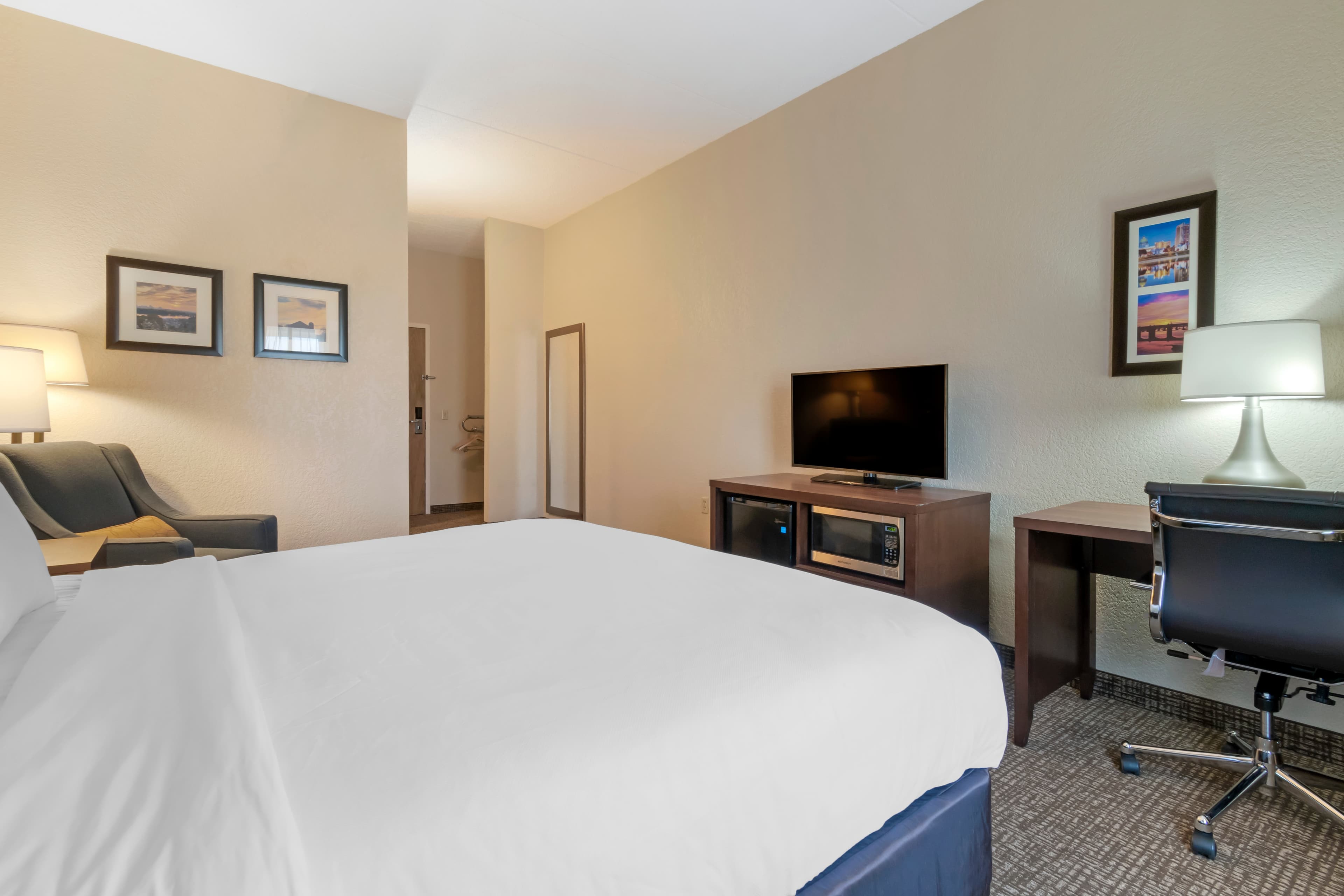 Comfort Inn Mechanicsburg - Harrisburg South - Image 4