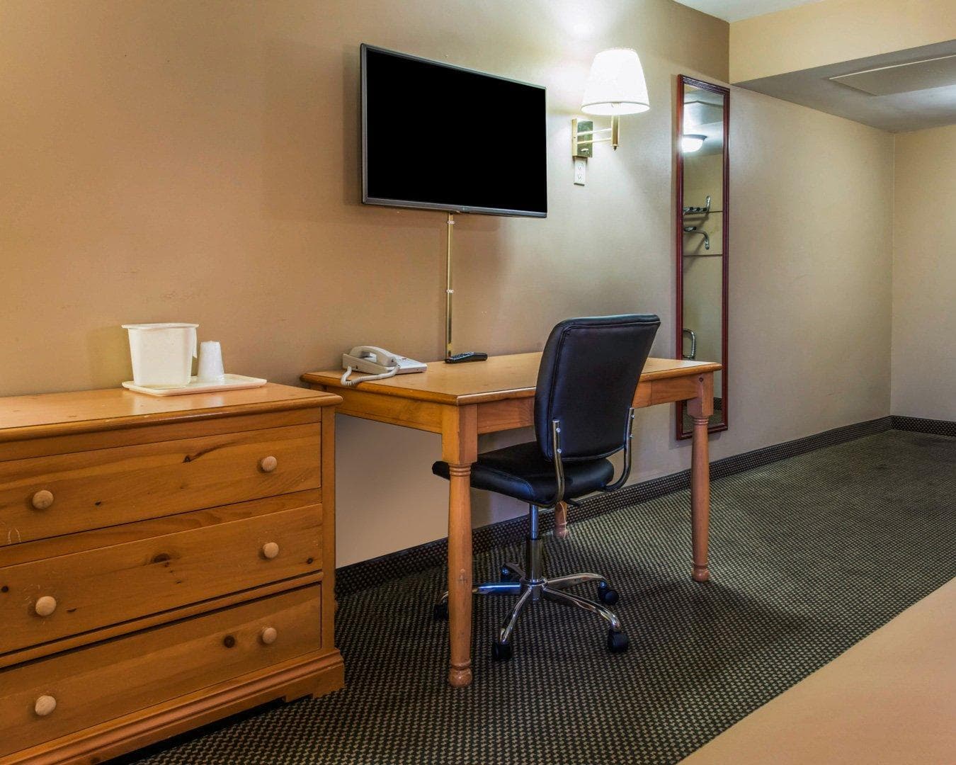 Econo Lodge Hermitage South — 11