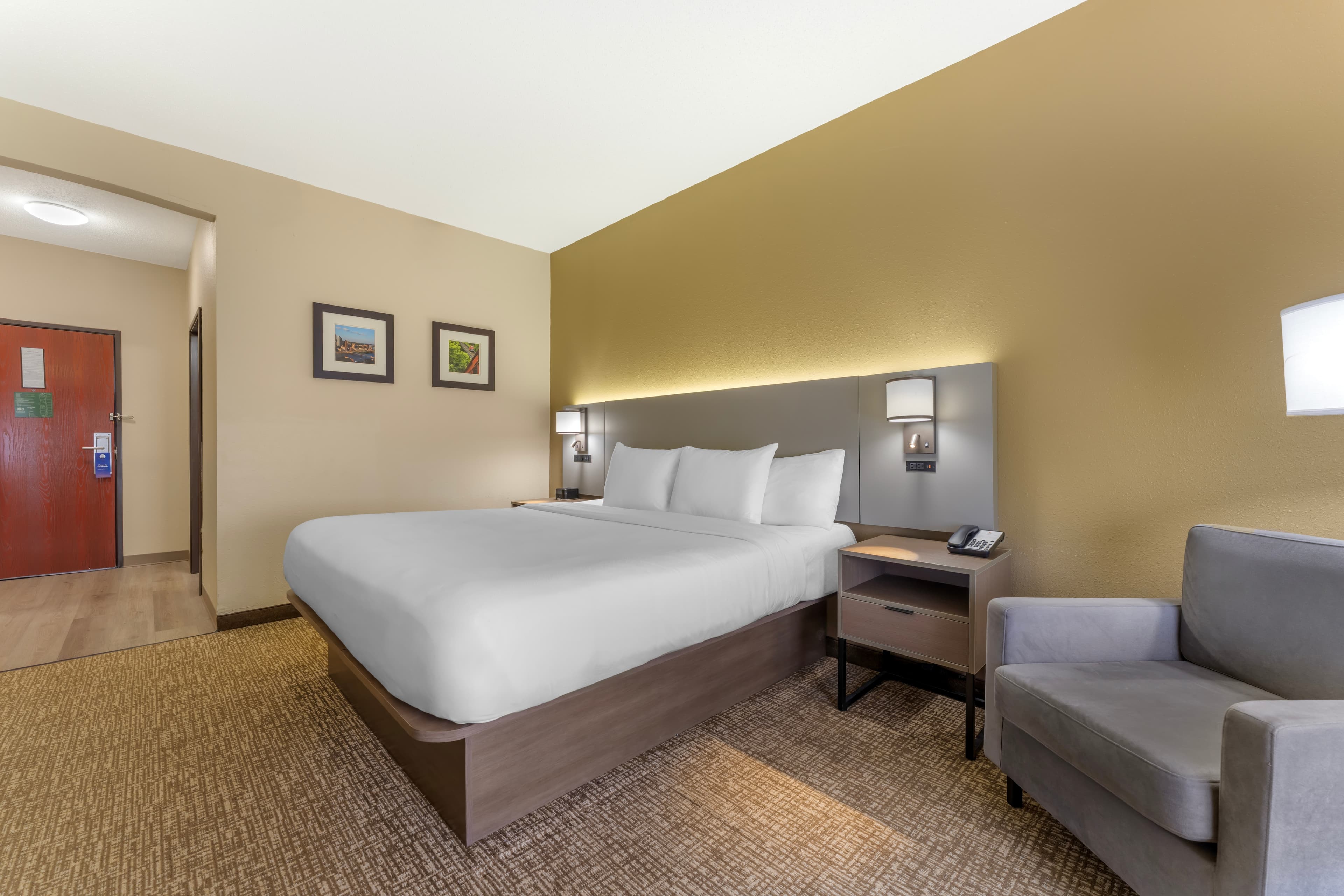 Comfort Suites Pittsburgh Airport — 6