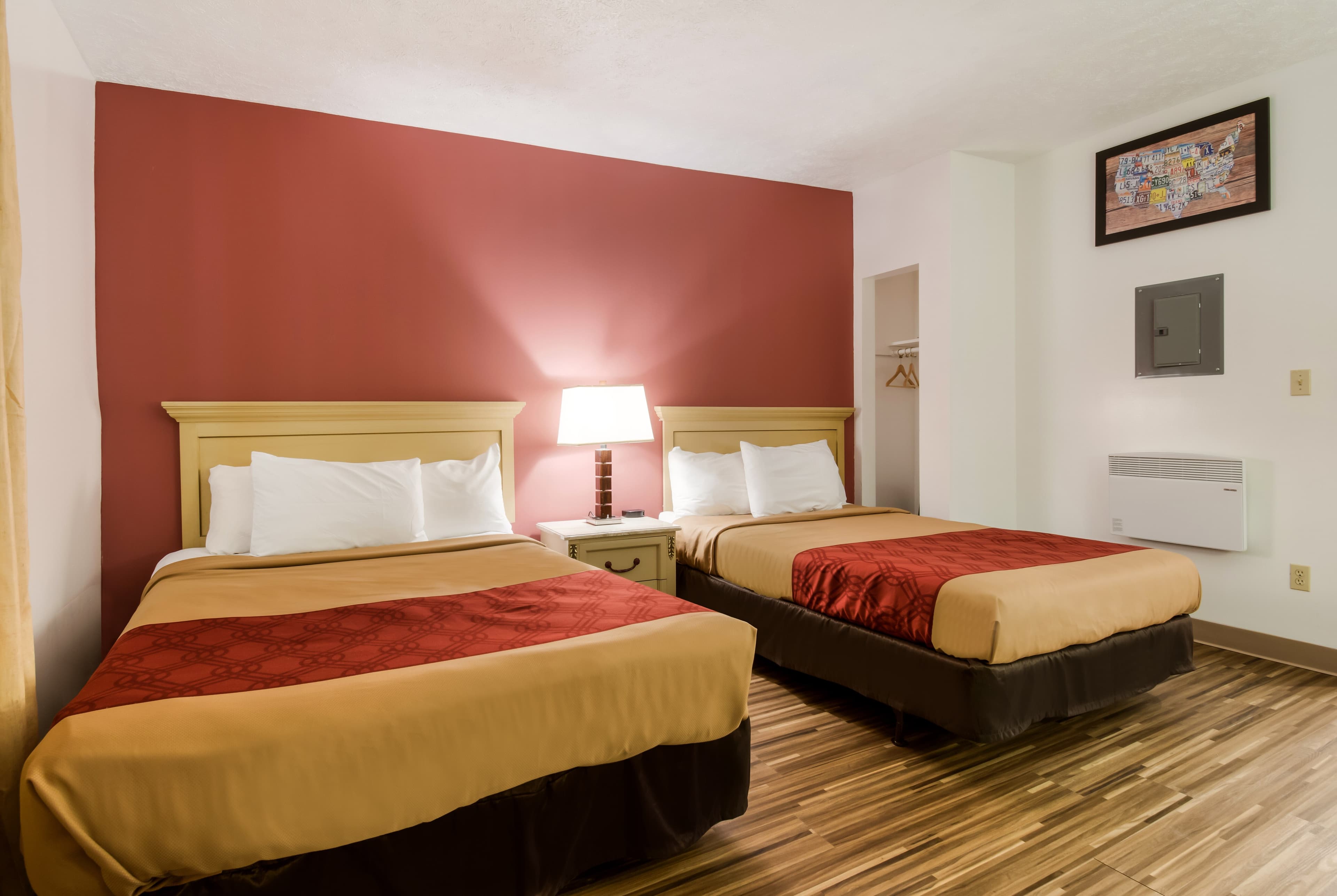 Econo Lodge Inn & Suites Lake Harmony - Pocono Mountains Area - Image 2