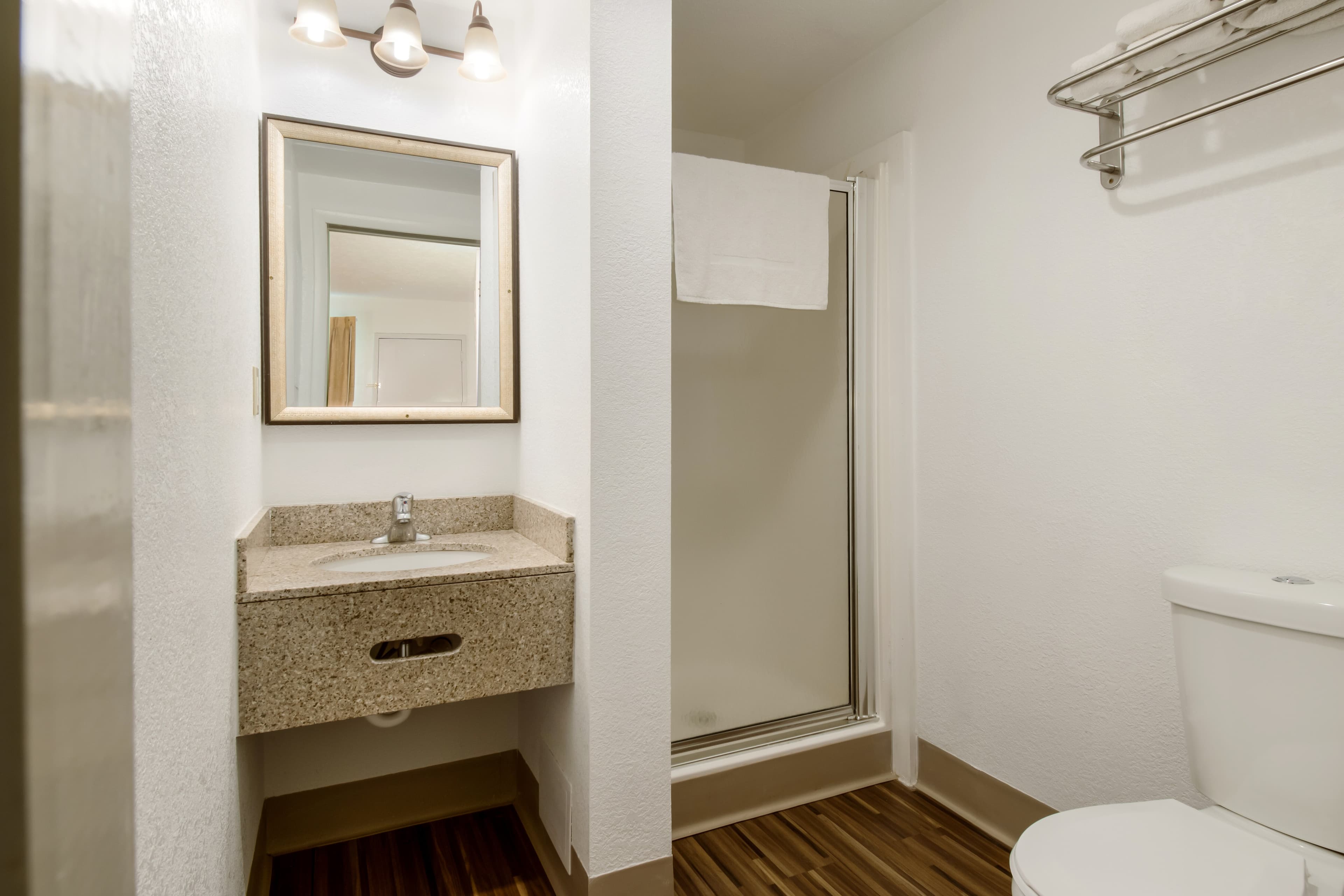 Econo Lodge Inn & Suites Lake Harmony - Pocono Mountains Area — 6