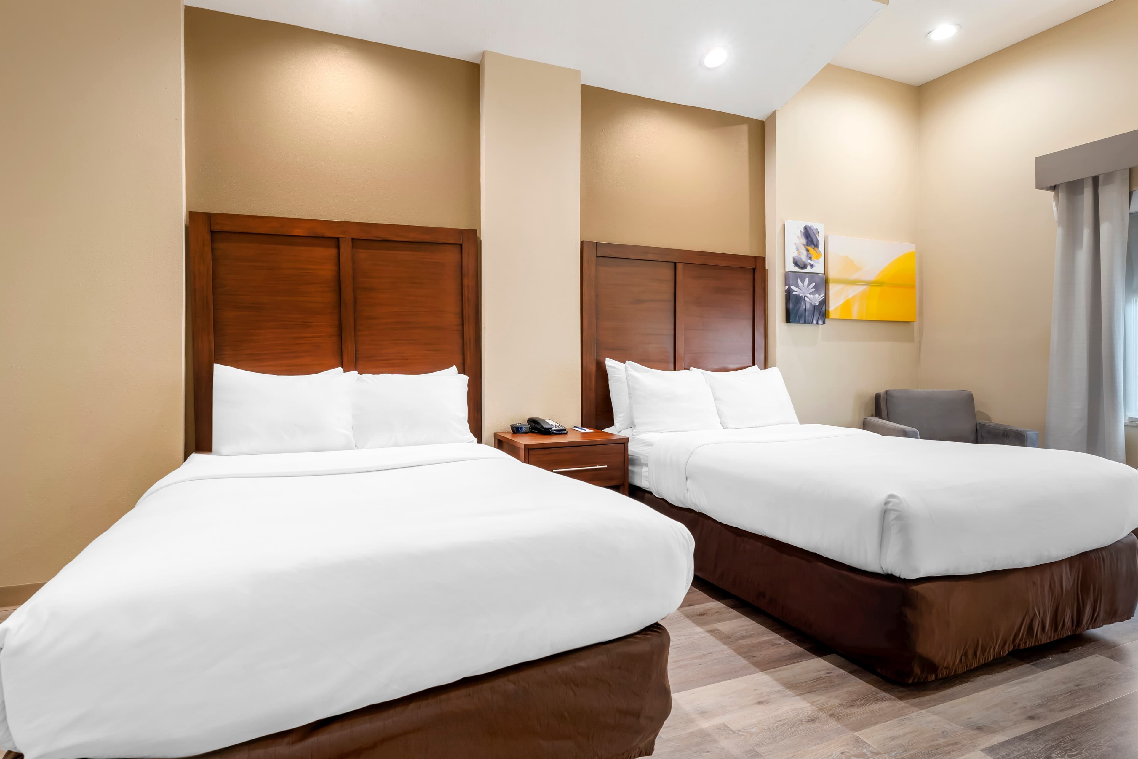 Comfort Suites Monaca - Image 2