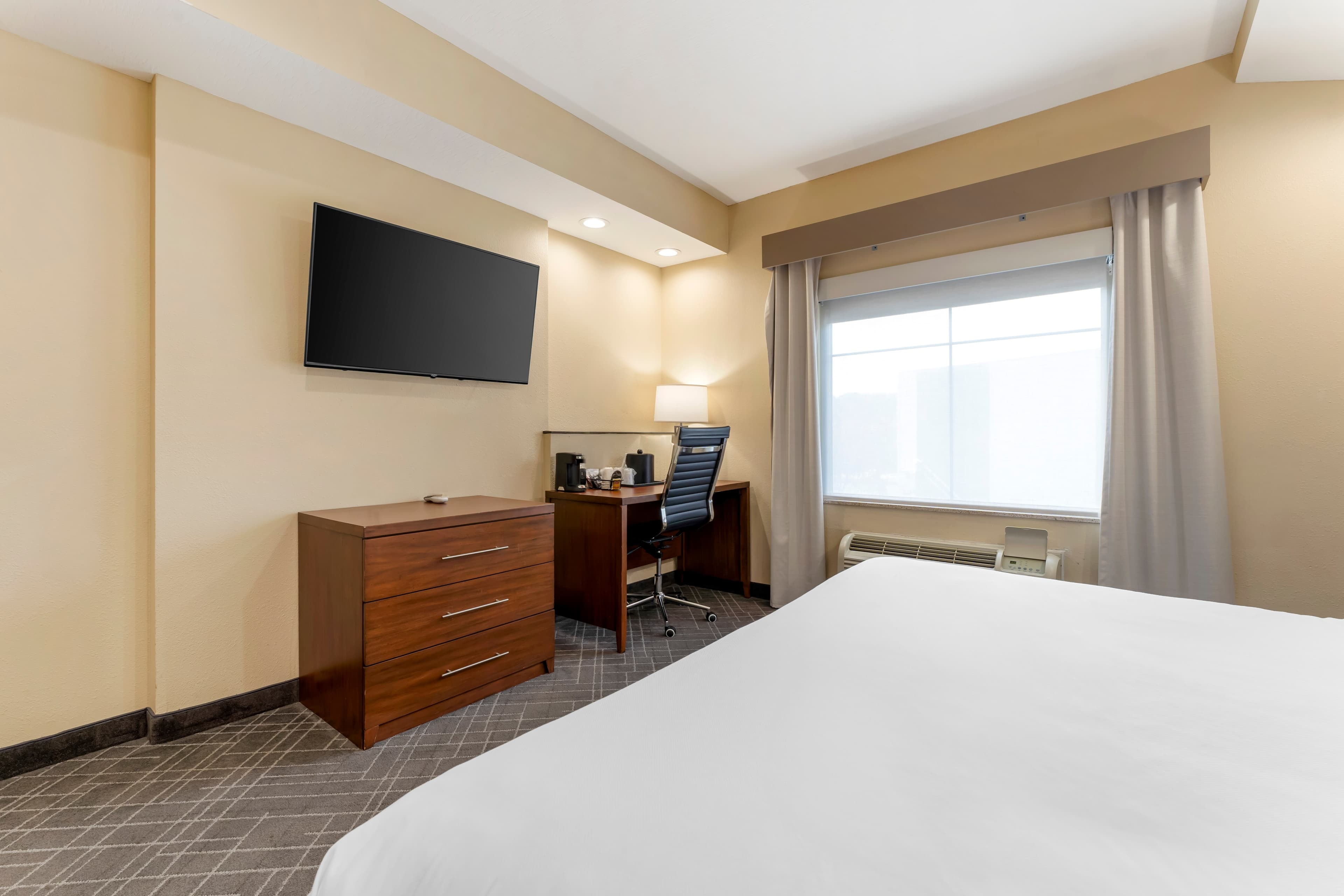 Comfort Suites Monaca — 12