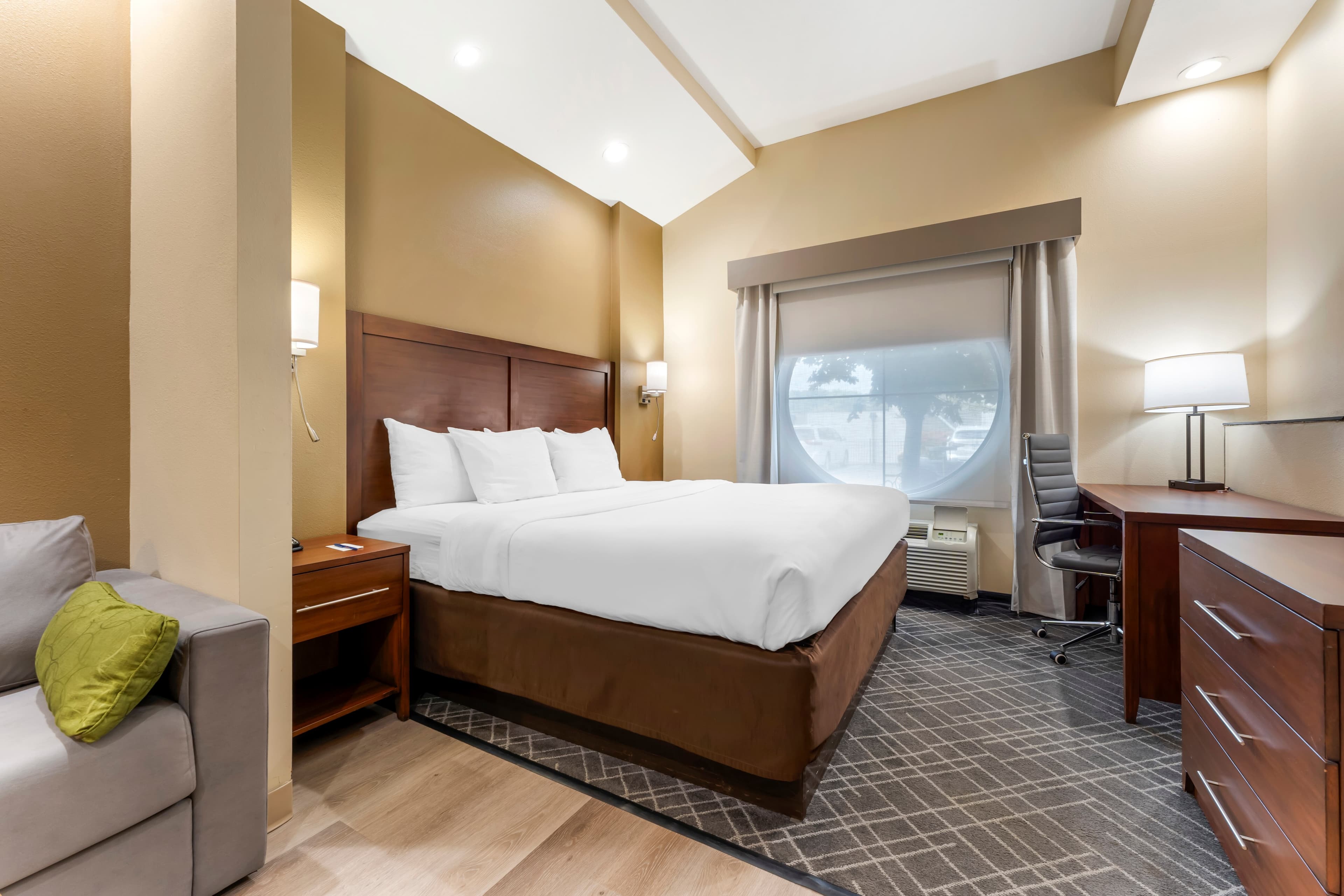 Comfort Suites Monaca — 15