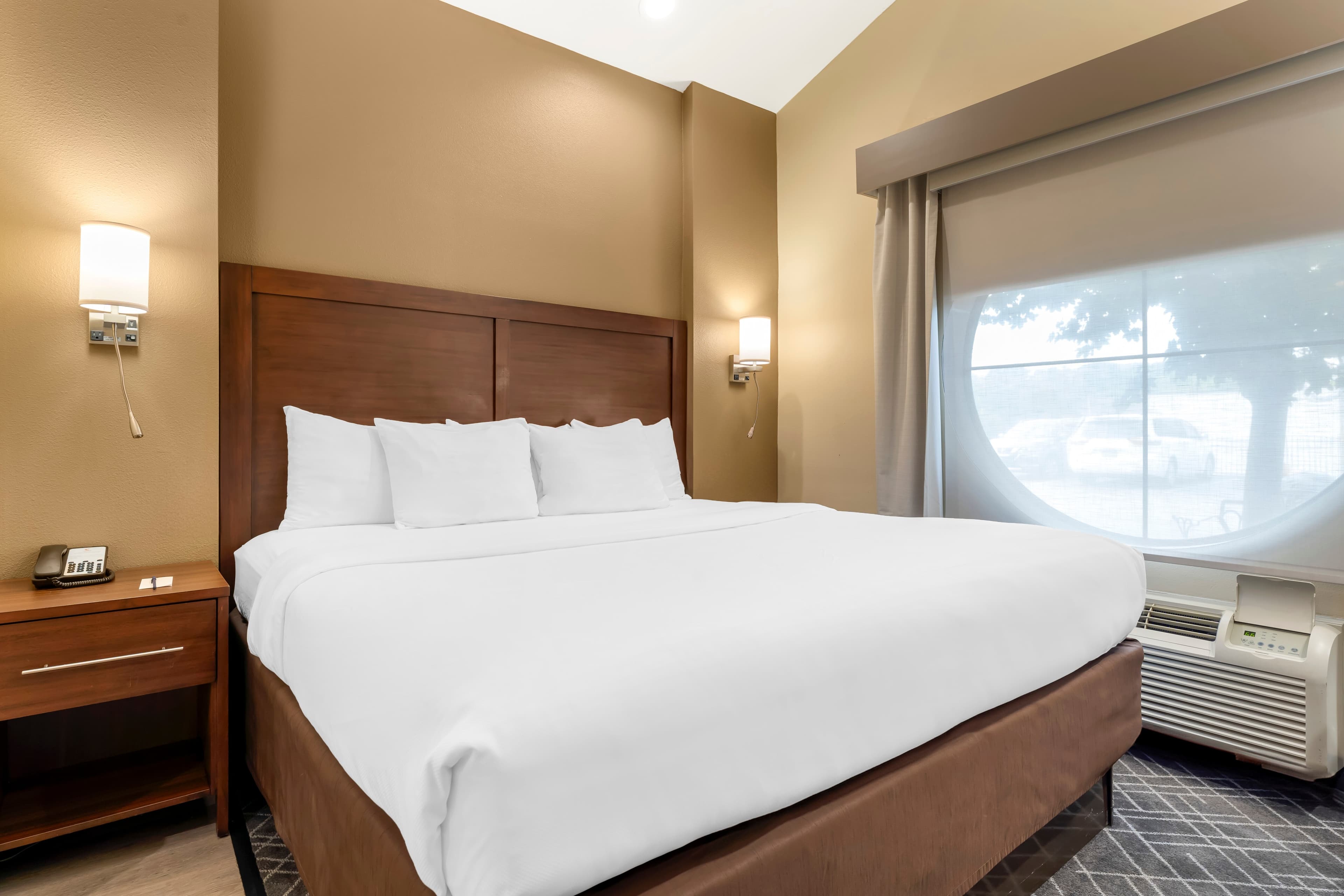 Comfort Suites Monaca — 16