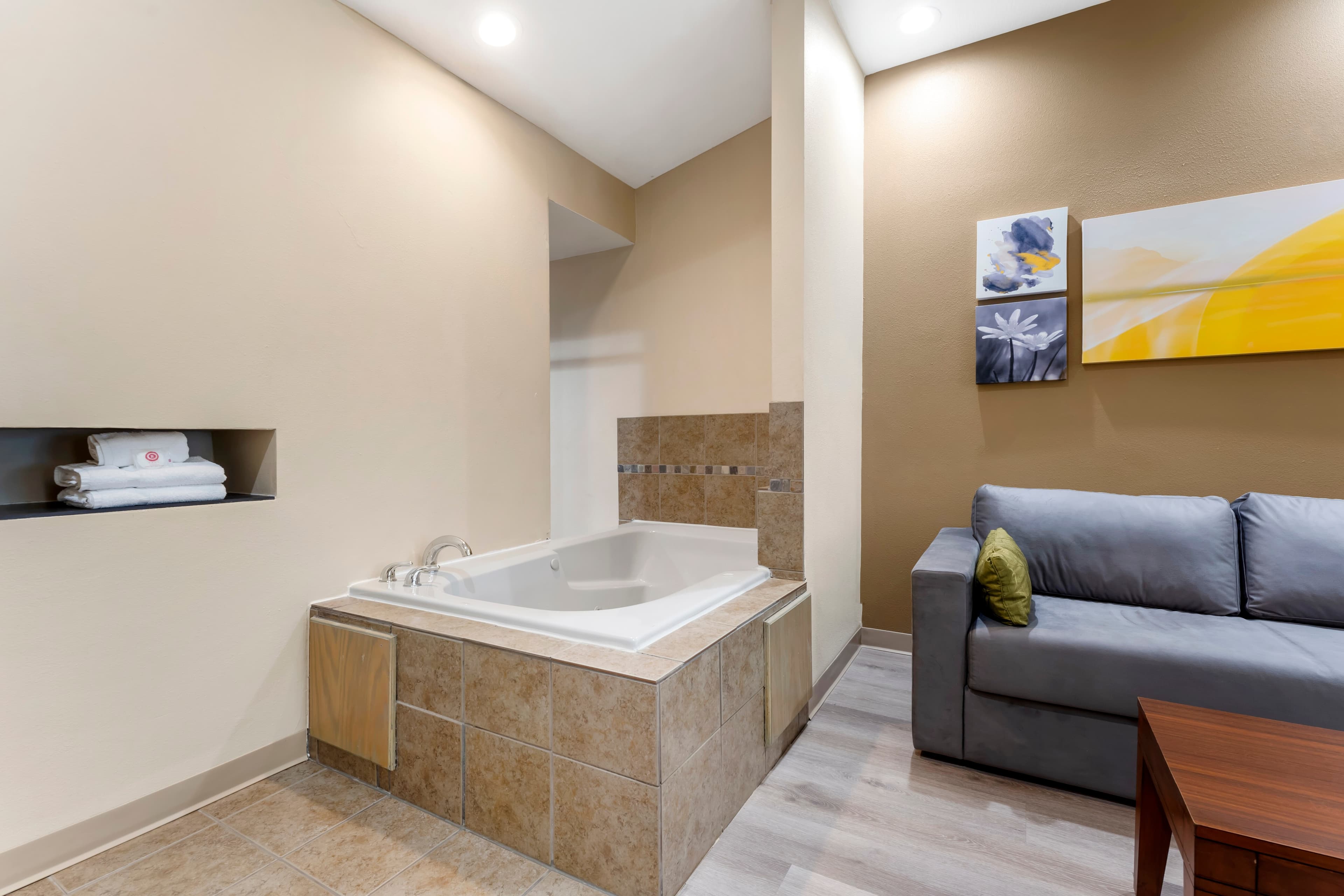 Comfort Suites Monaca — 18