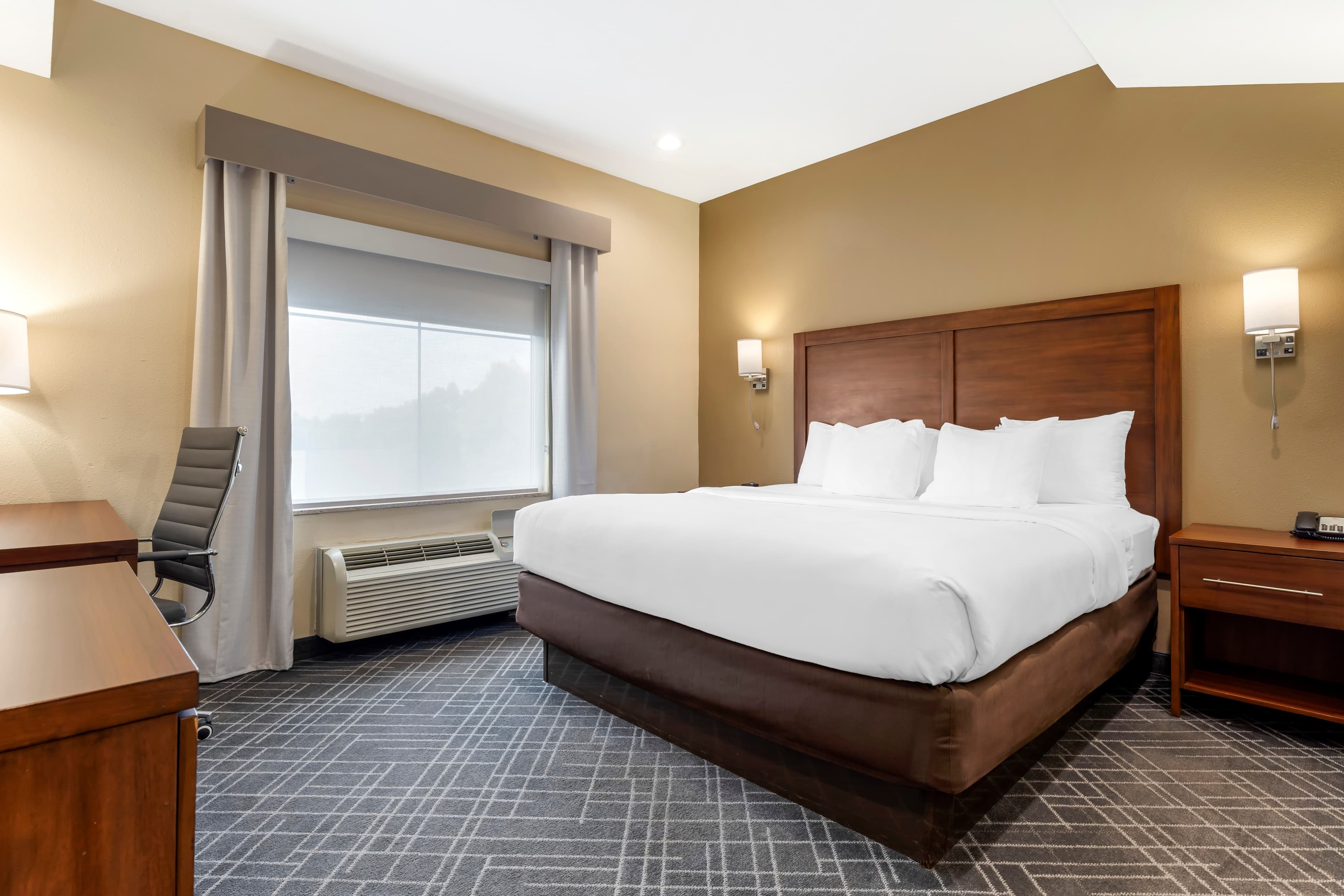 Comfort Suites Monaca — 7