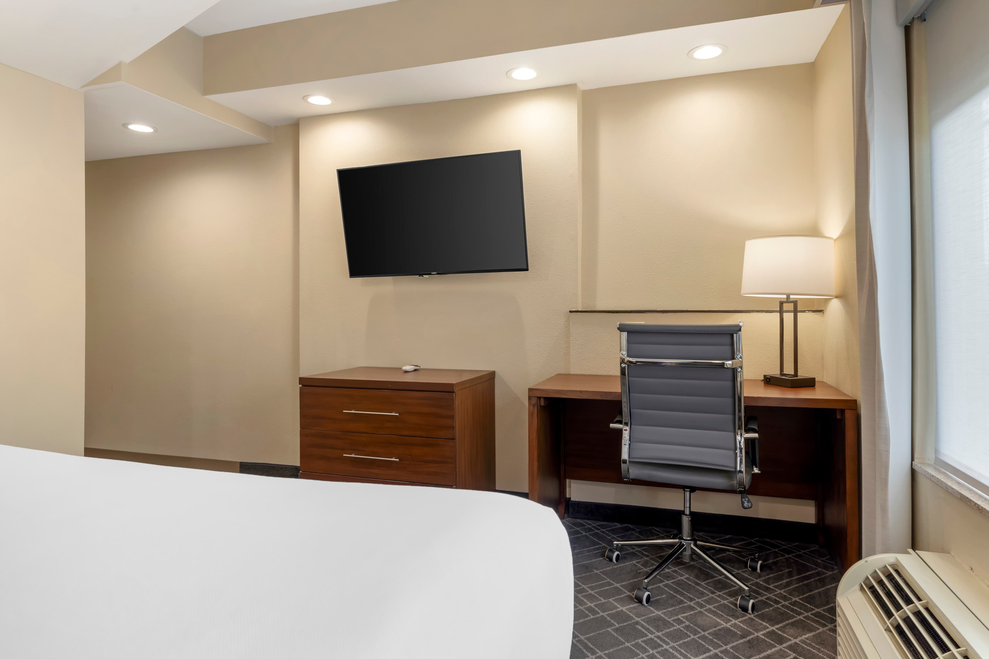 Comfort Suites Monaca — 8