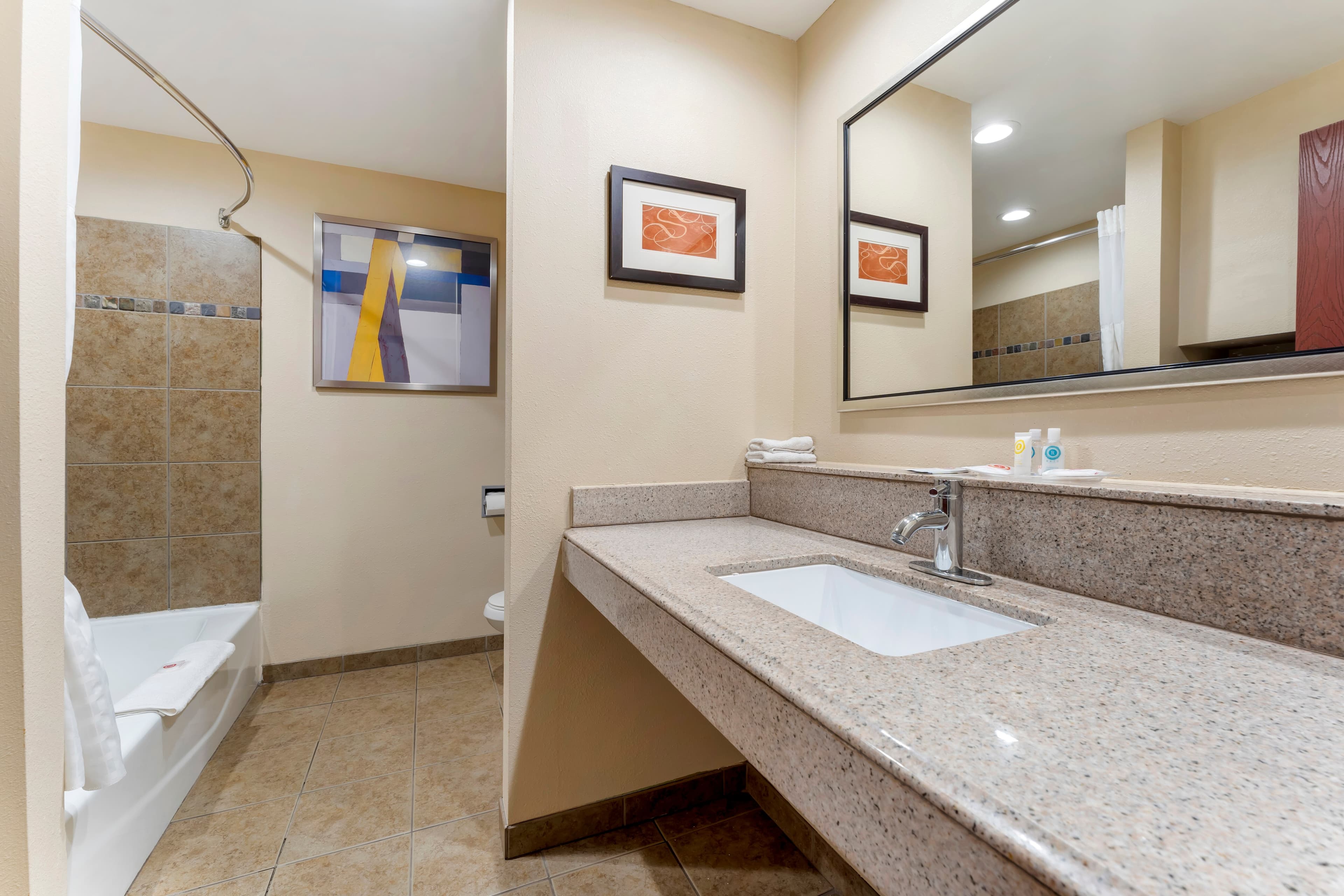 Comfort Suites Monaca — 9