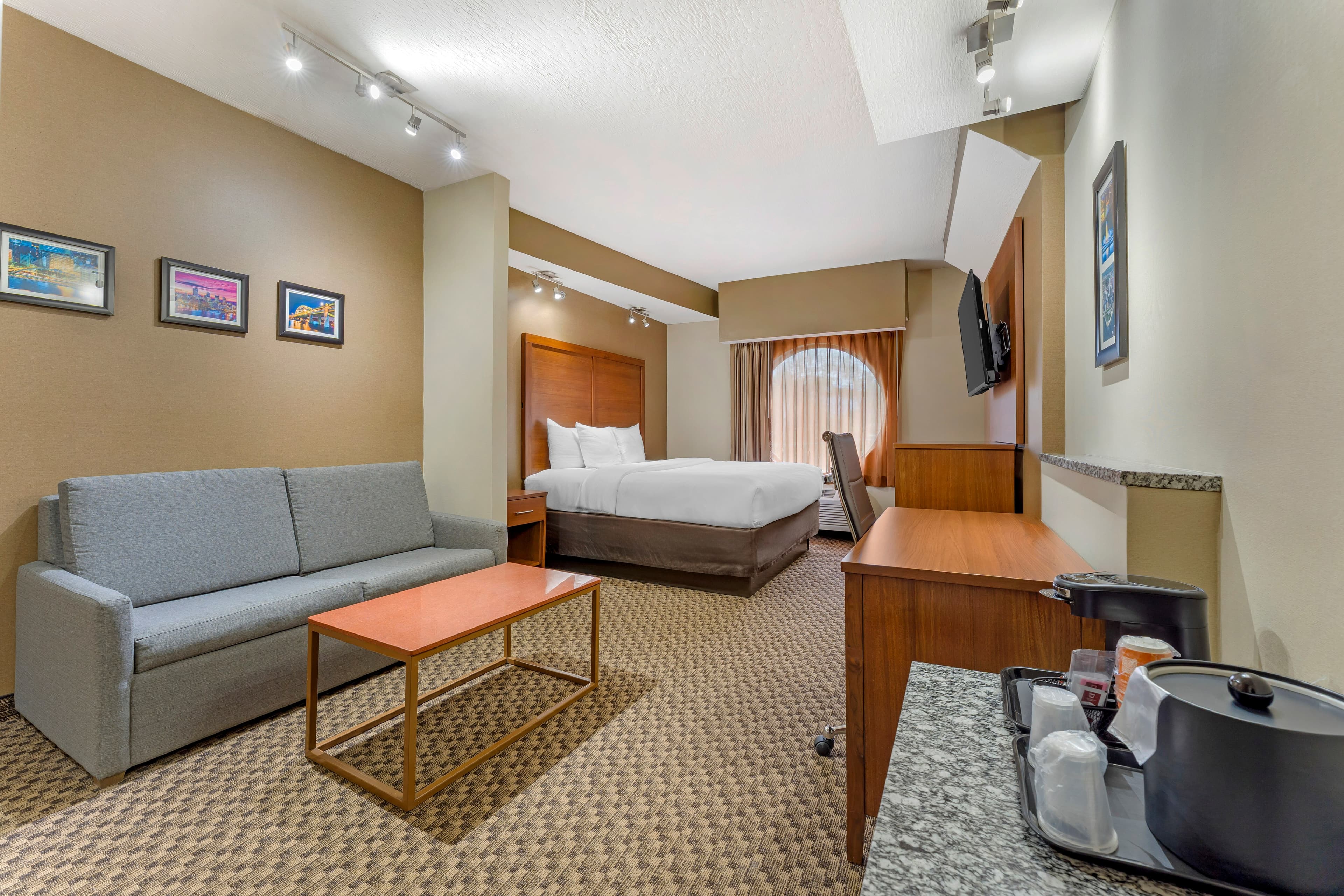 Comfort Suites Monroeville - Pittsburgh East — 13