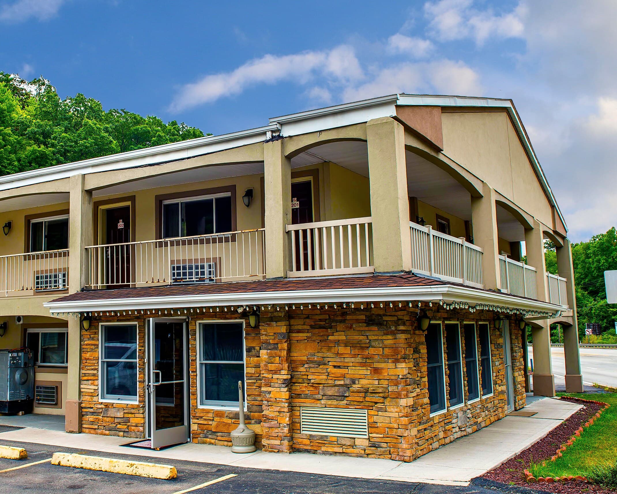 Econo Lodge Jefferson Hills Hwy 51 - Image 1