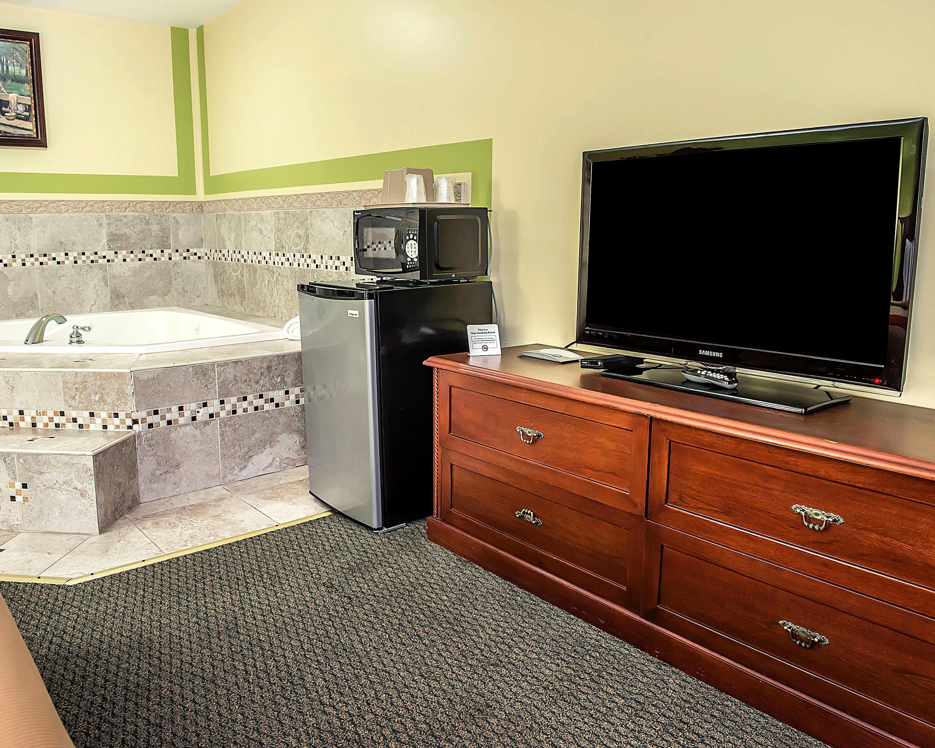 Econo Lodge Jefferson Hills Hwy 51 — 24