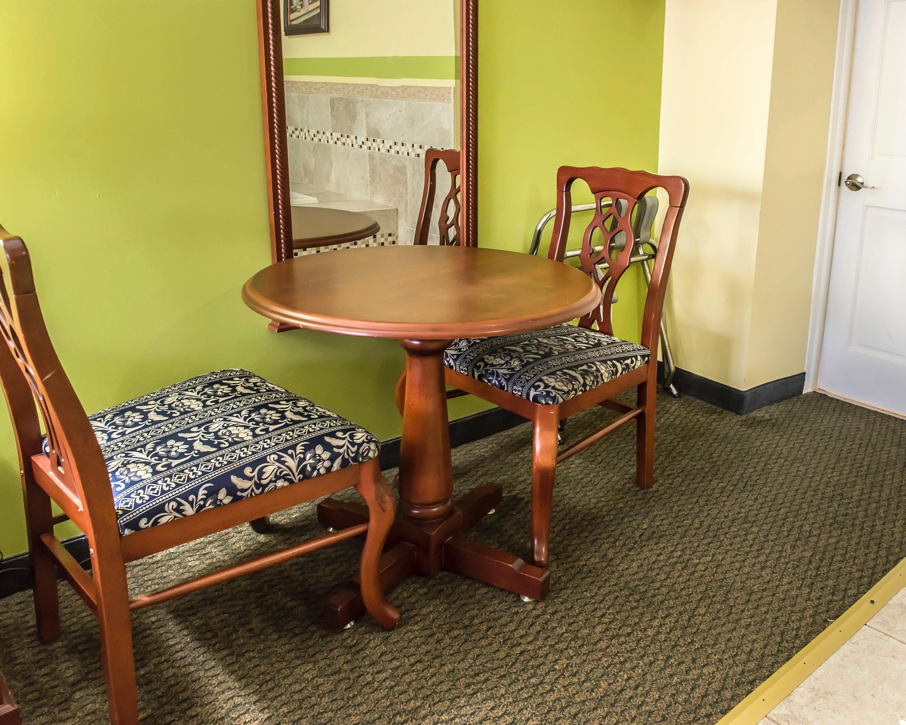 Econo Lodge Jefferson Hills Hwy 51 — 25