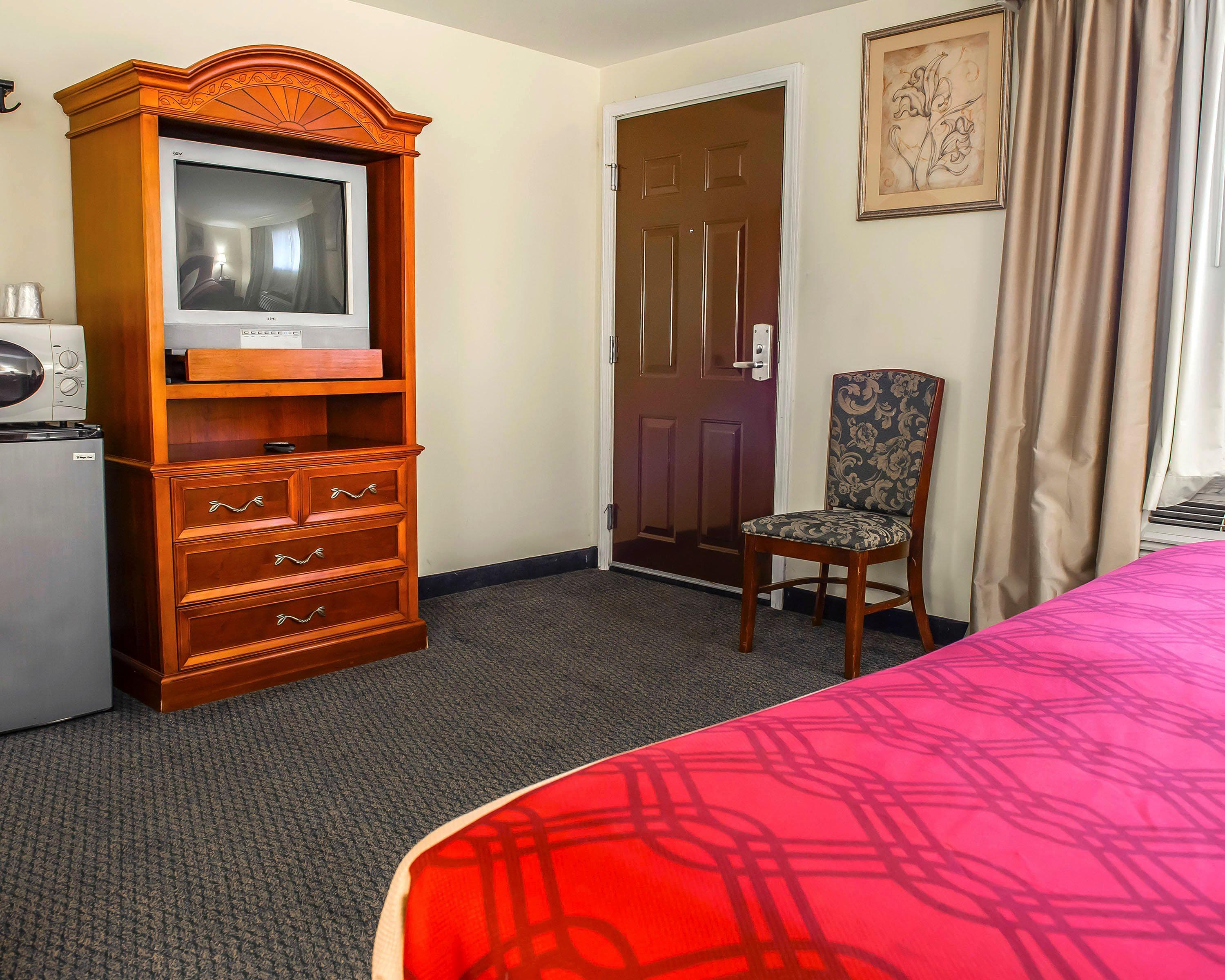 Econo Lodge Jefferson Hills Hwy 51 — 16