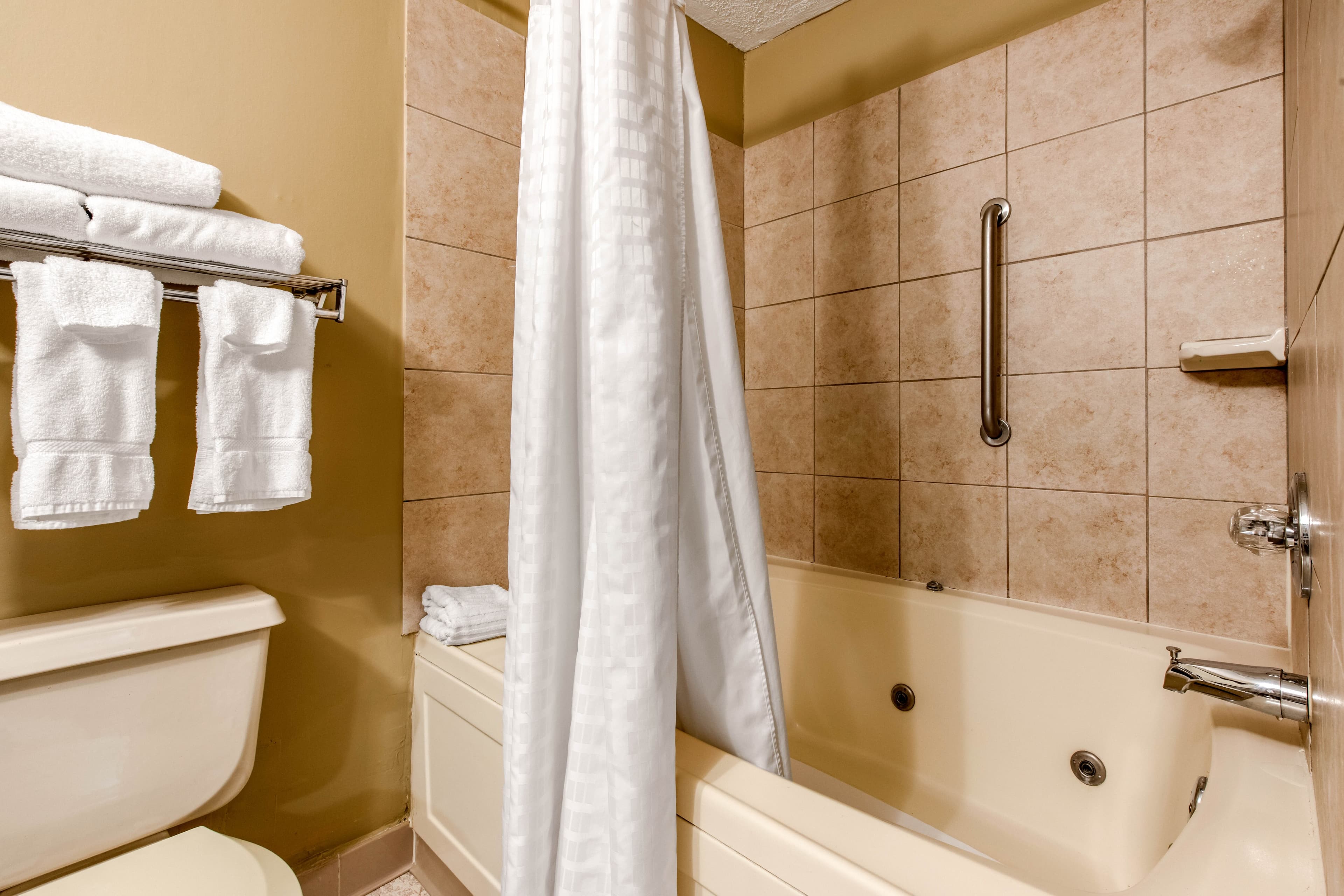 Quality Inn & Suites New Castle — 11