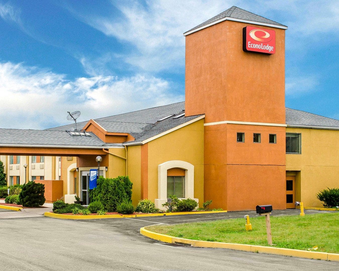Econo Lodge Harrisburg - Hershey North - Image 1