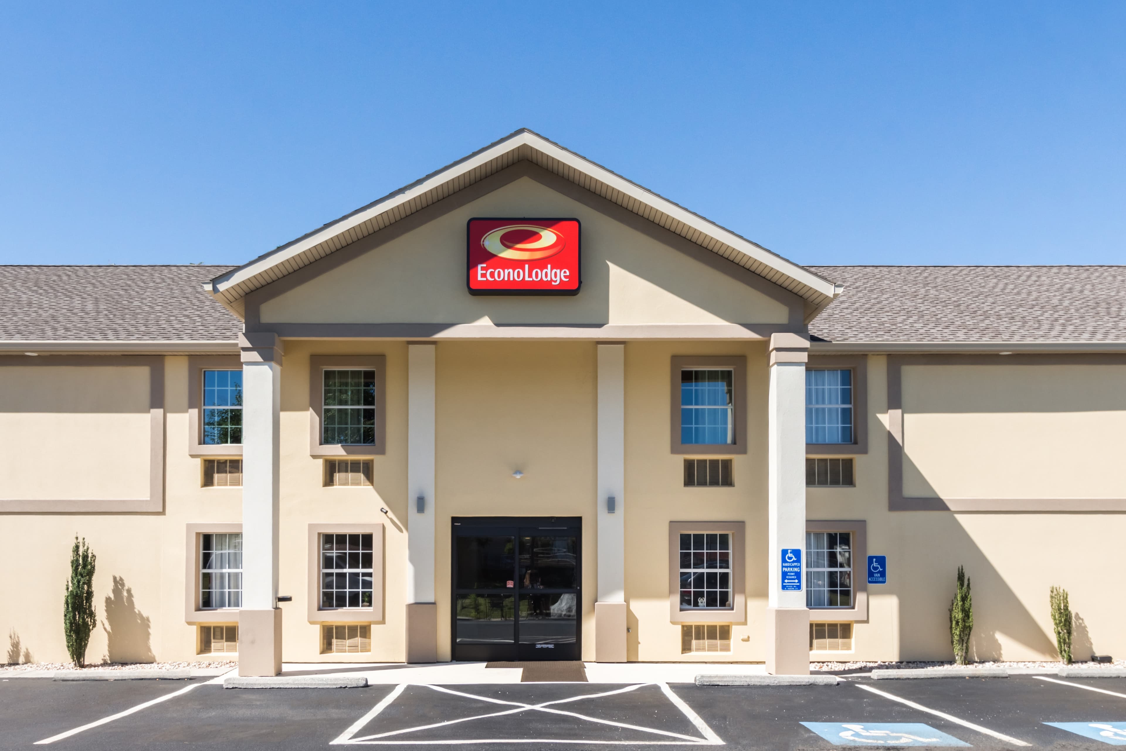Econo Lodge Harrisburg - Southwest of Hershey Area - Image 1