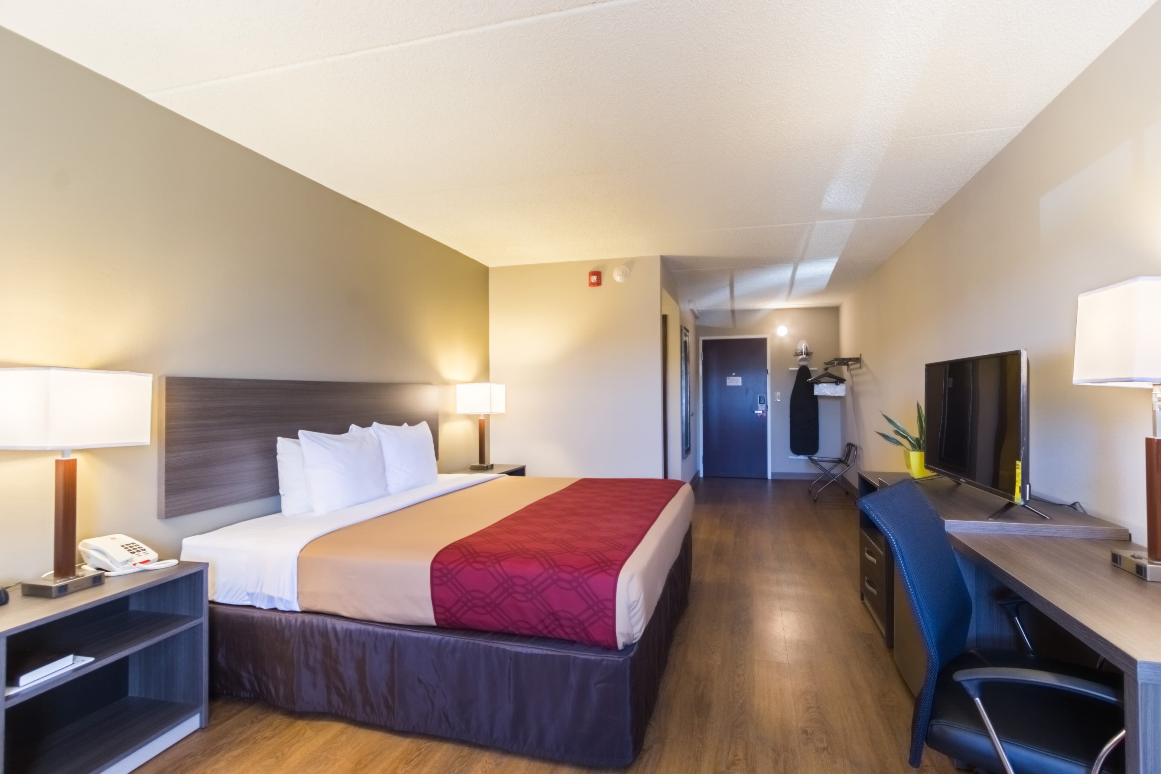 Econo Lodge Harrisburg - Southwest of Hershey Area — 9