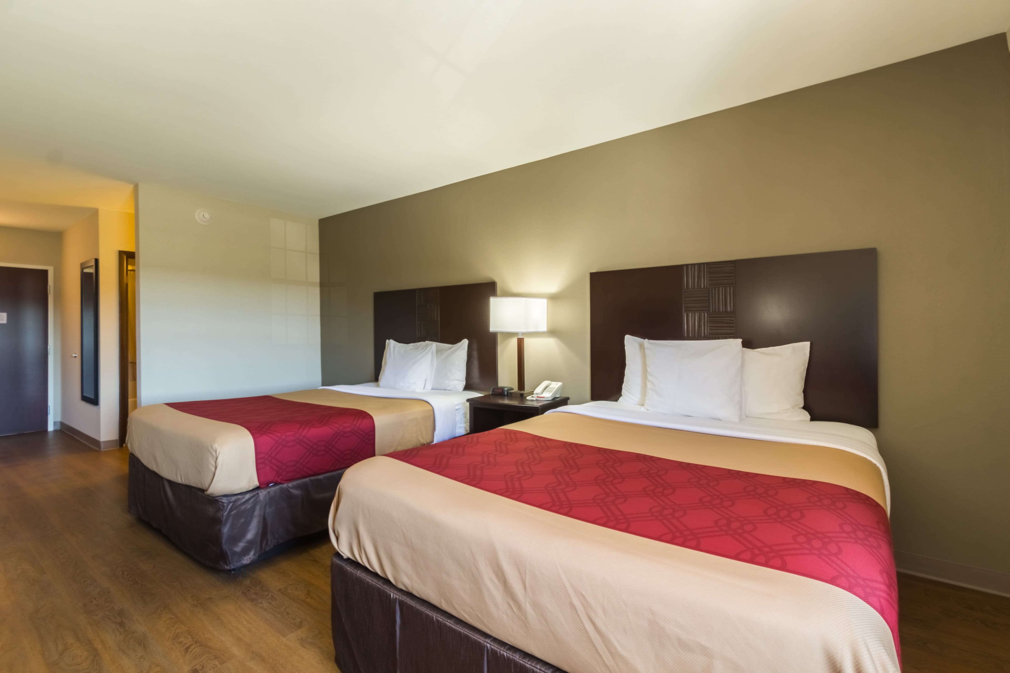 Econo Lodge Harrisburg - Southwest of Hershey Area — 16