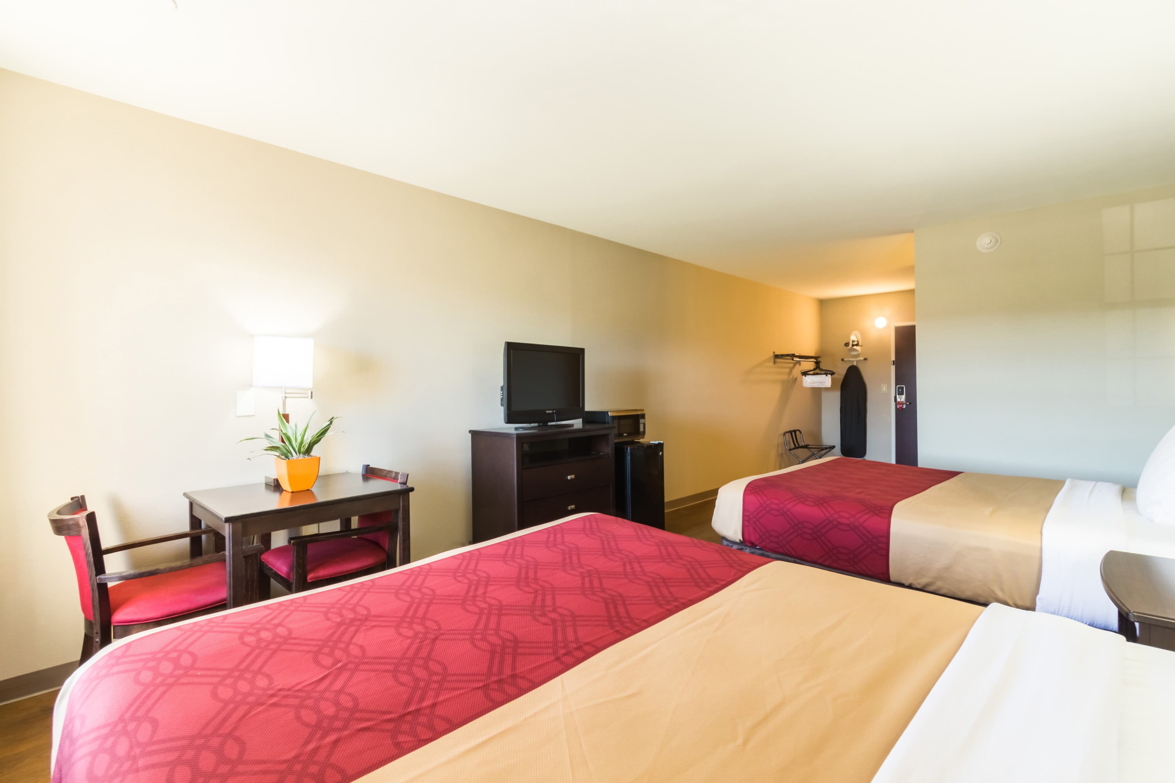 Econo Lodge Harrisburg - Southwest of Hershey Area — 17