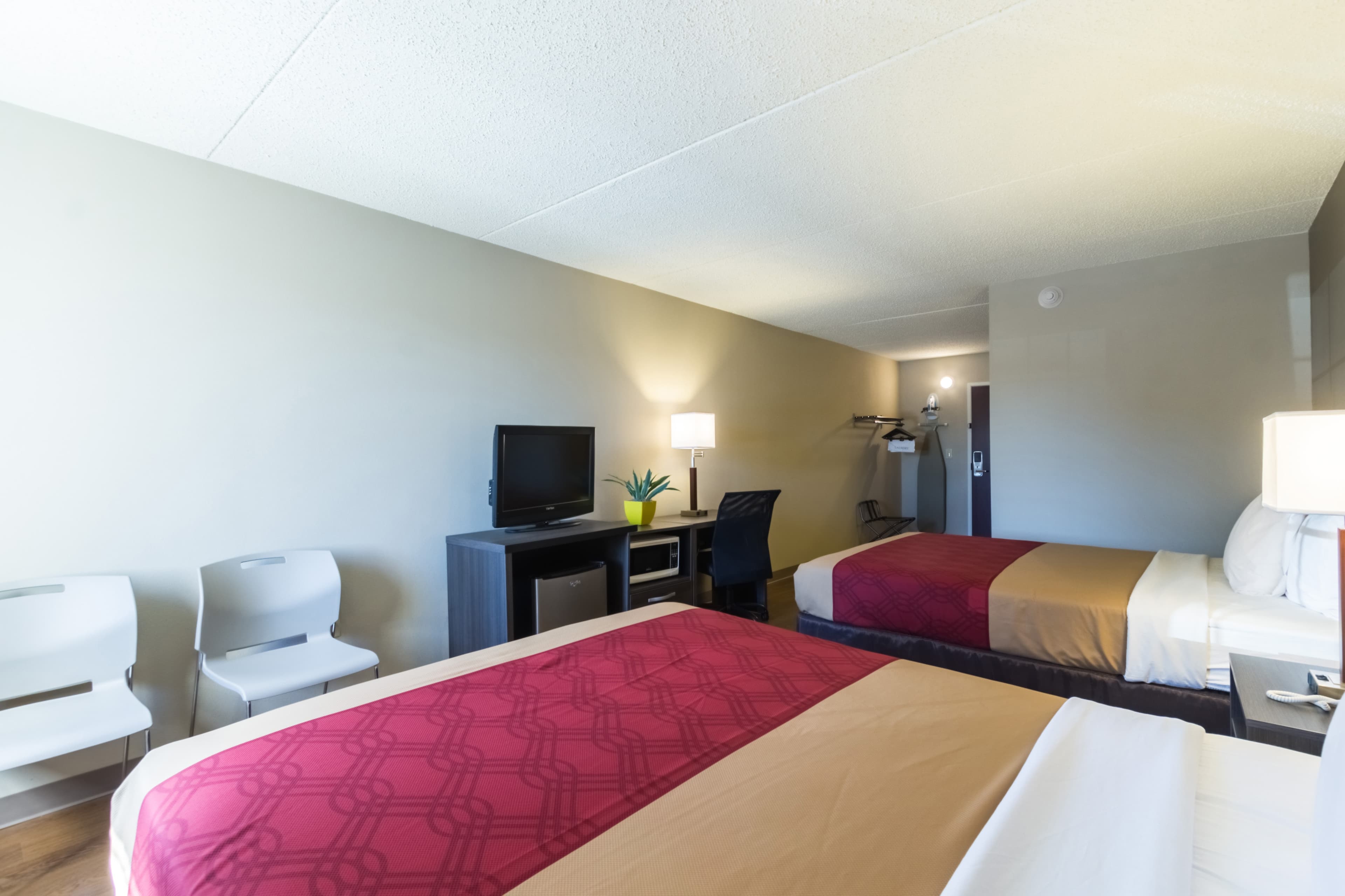Econo Lodge Harrisburg - Southwest of Hershey Area — 14