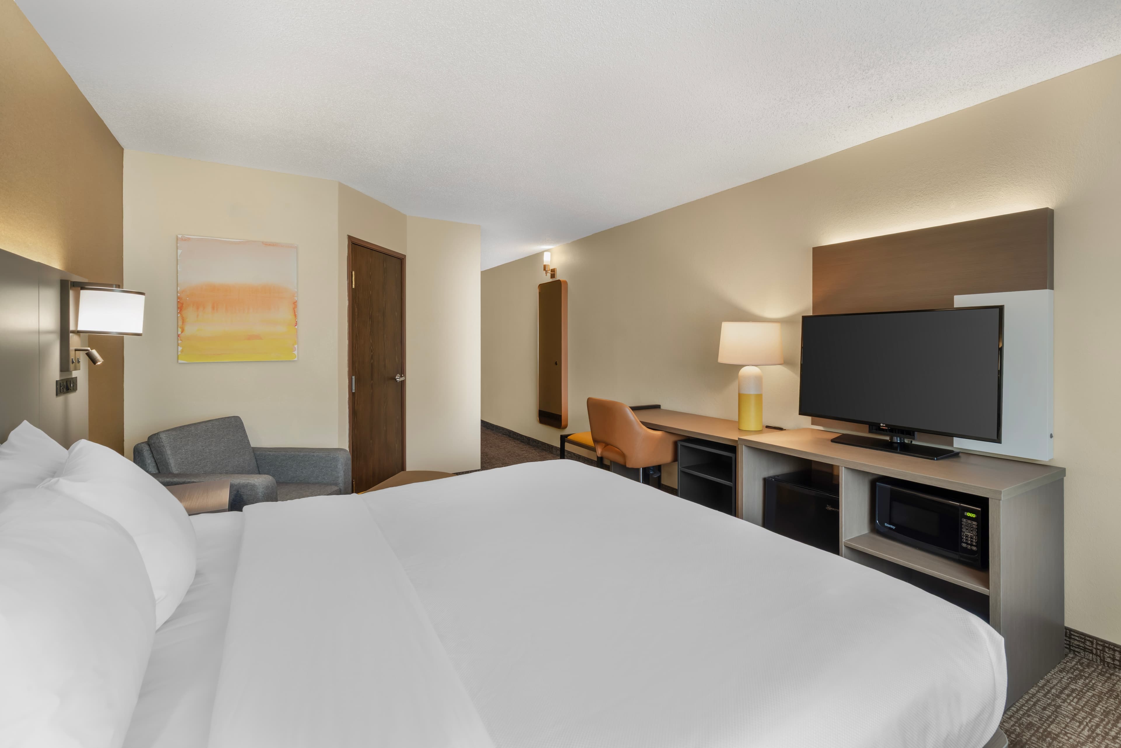 Comfort Inn & Suites Butler — 8