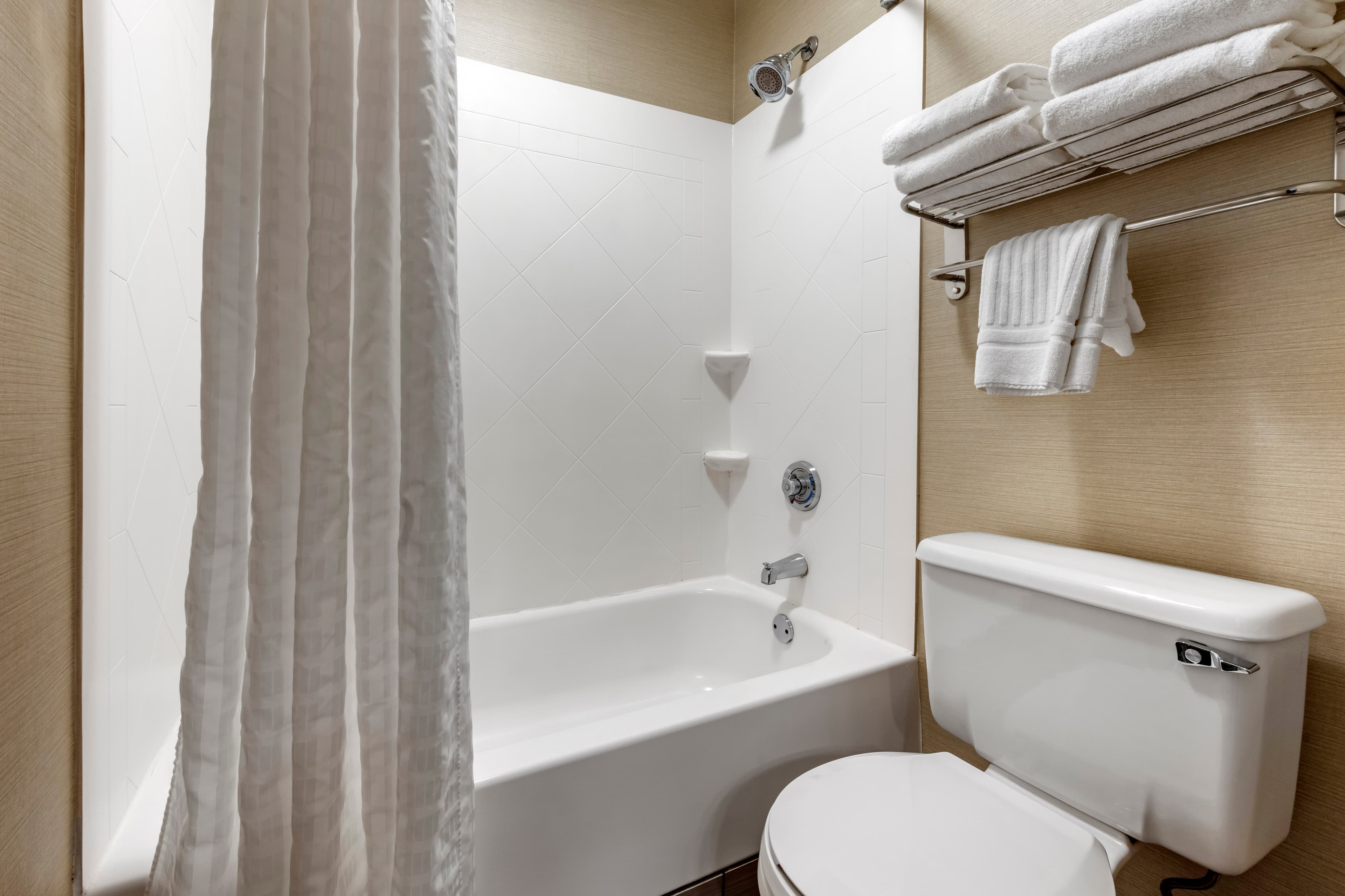 Comfort Inn & Suites Butler — 8