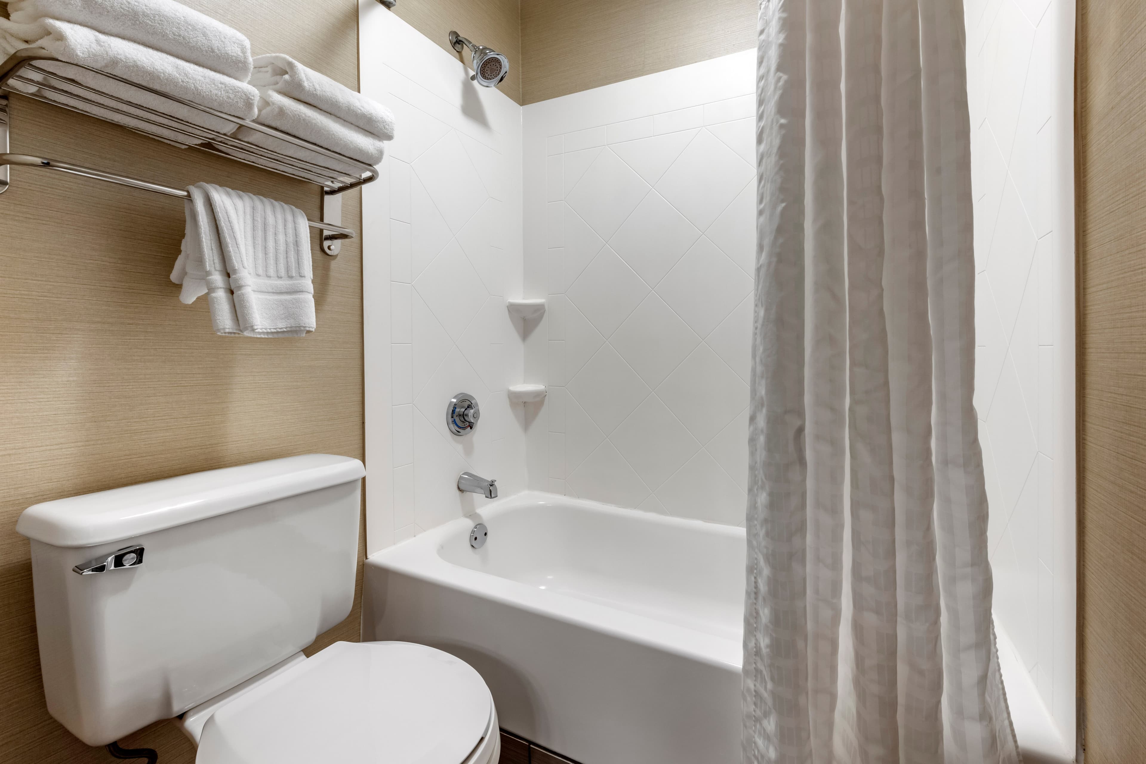 Comfort Inn & Suites Butler — 12