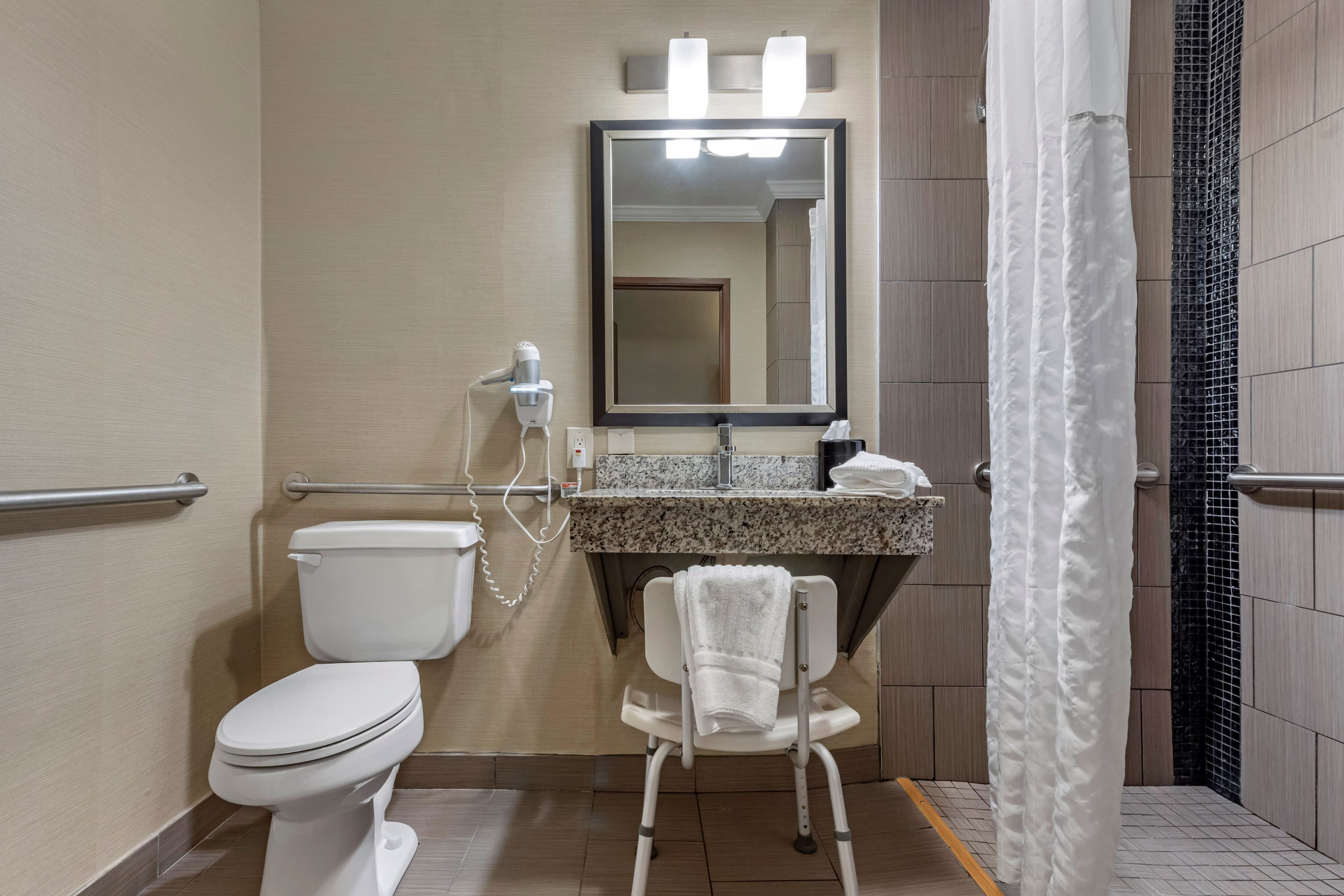Comfort Inn & Suites Butler — 16