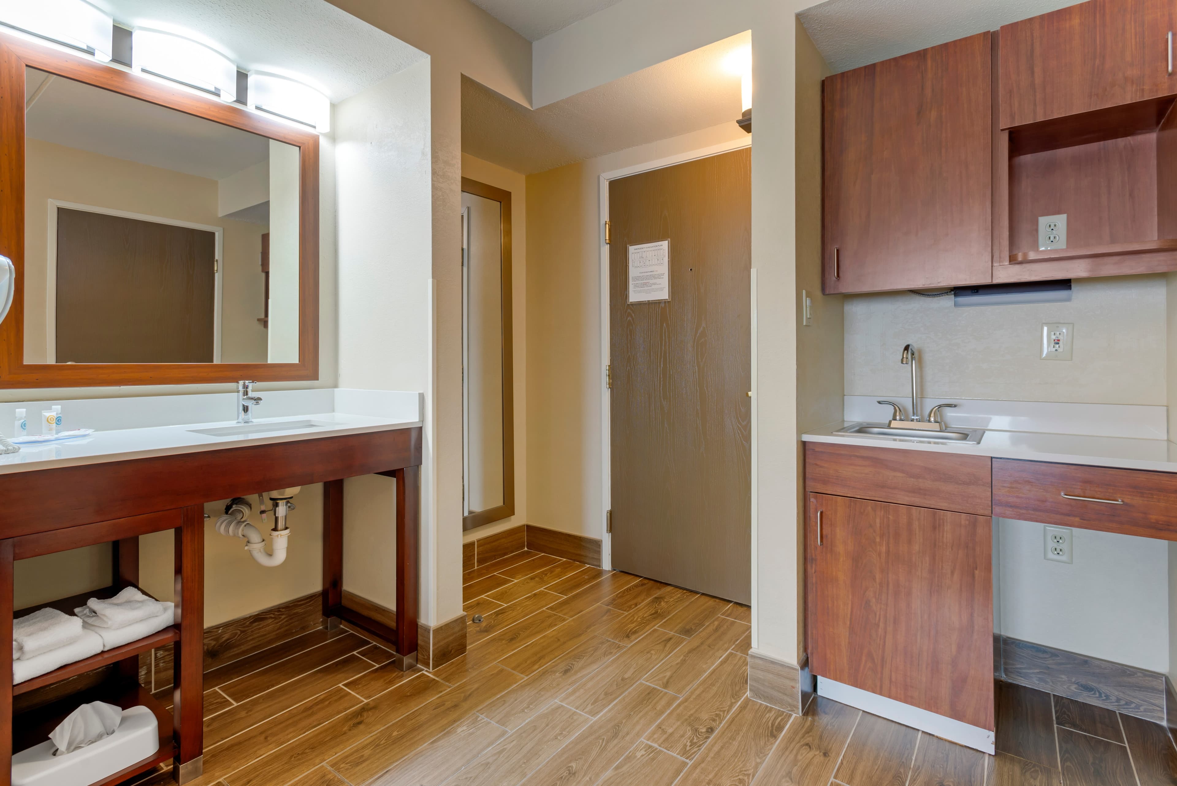 Comfort Inn & Suites Wilkes Barre - Arena — 22