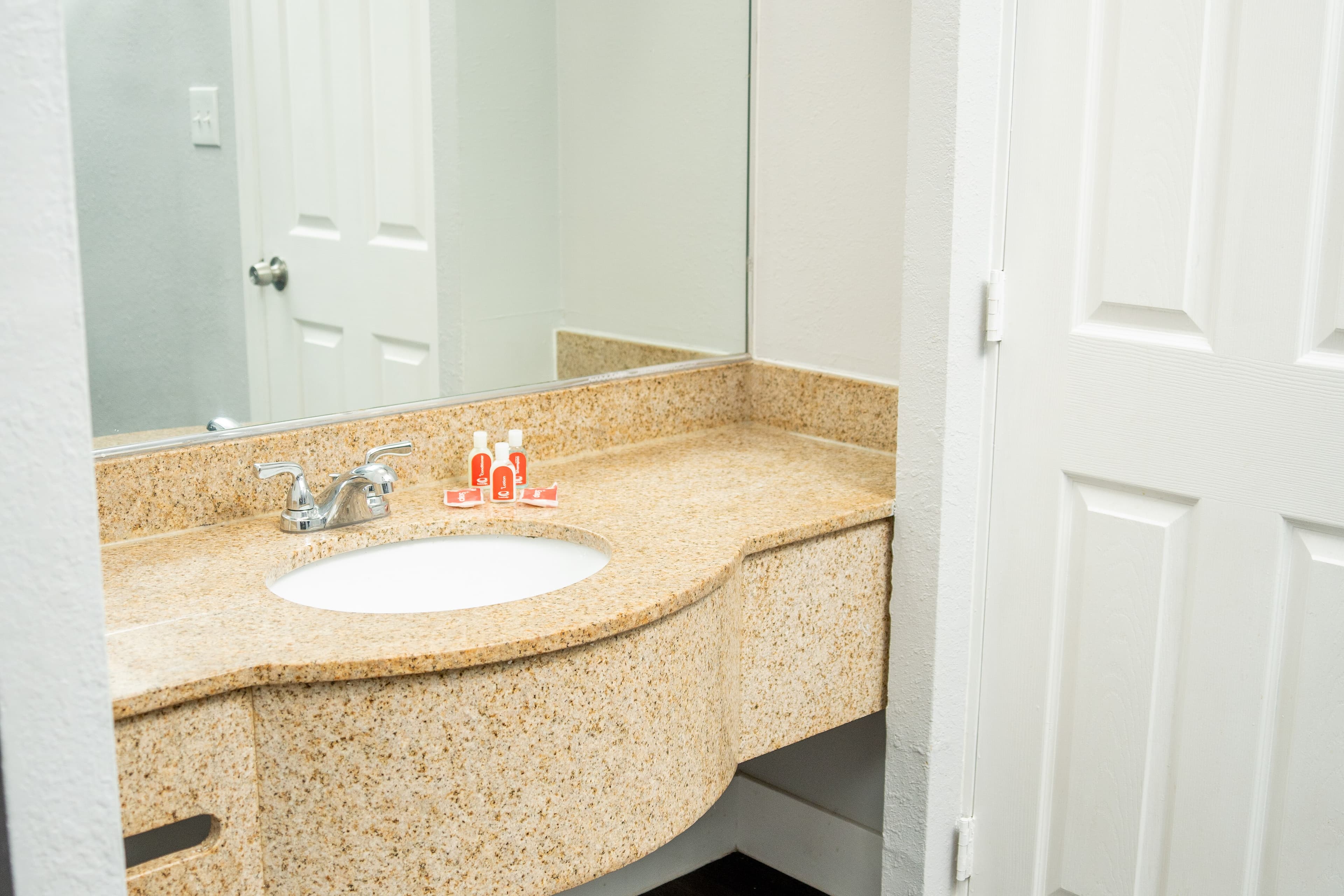 Econo Lodge Clarks Summit - Scranton — 11