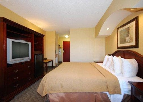 Quality Inn & Suites Bensalem - Image 3