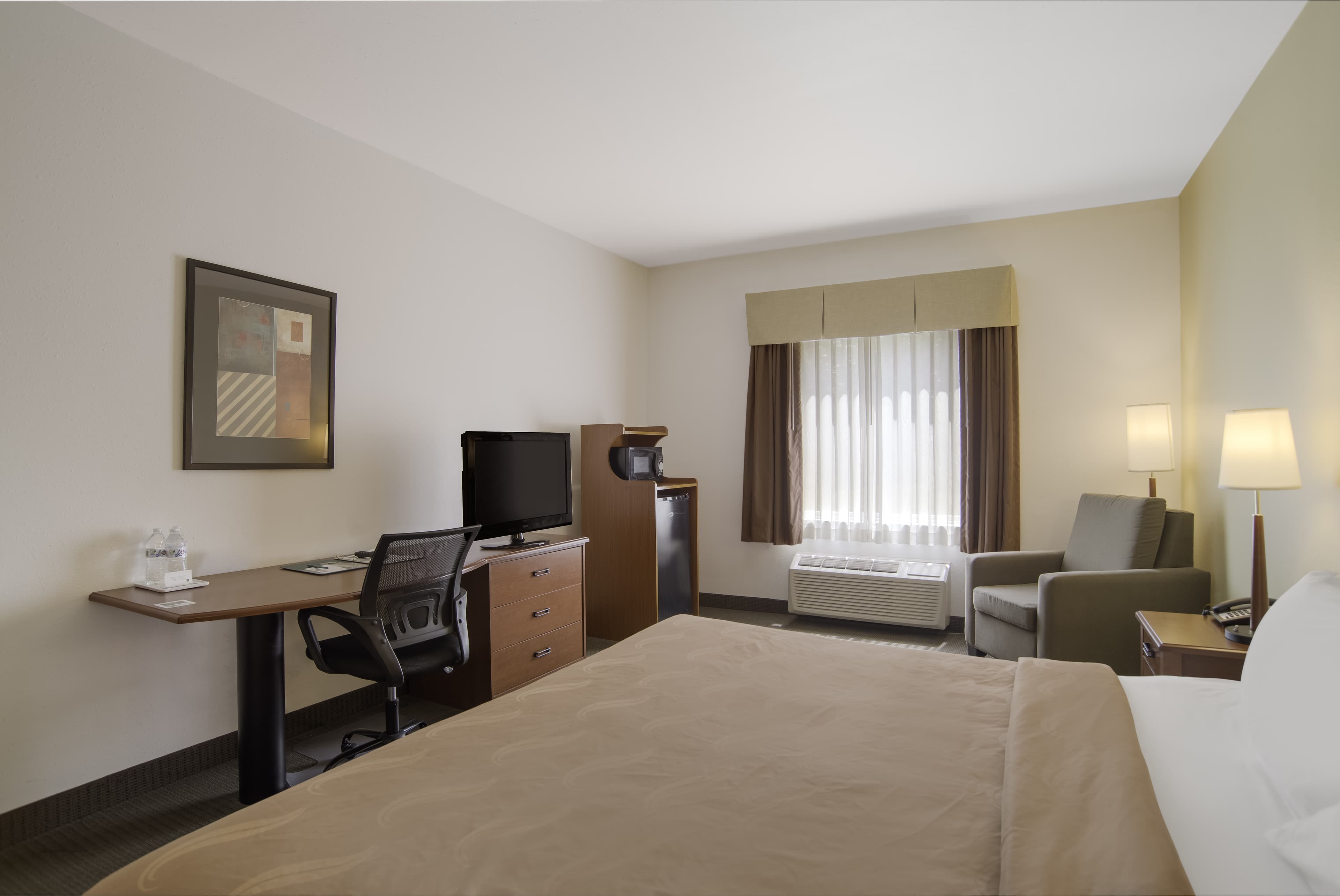 Quality Inn & Suites Chambersburg Northeast - Image 3