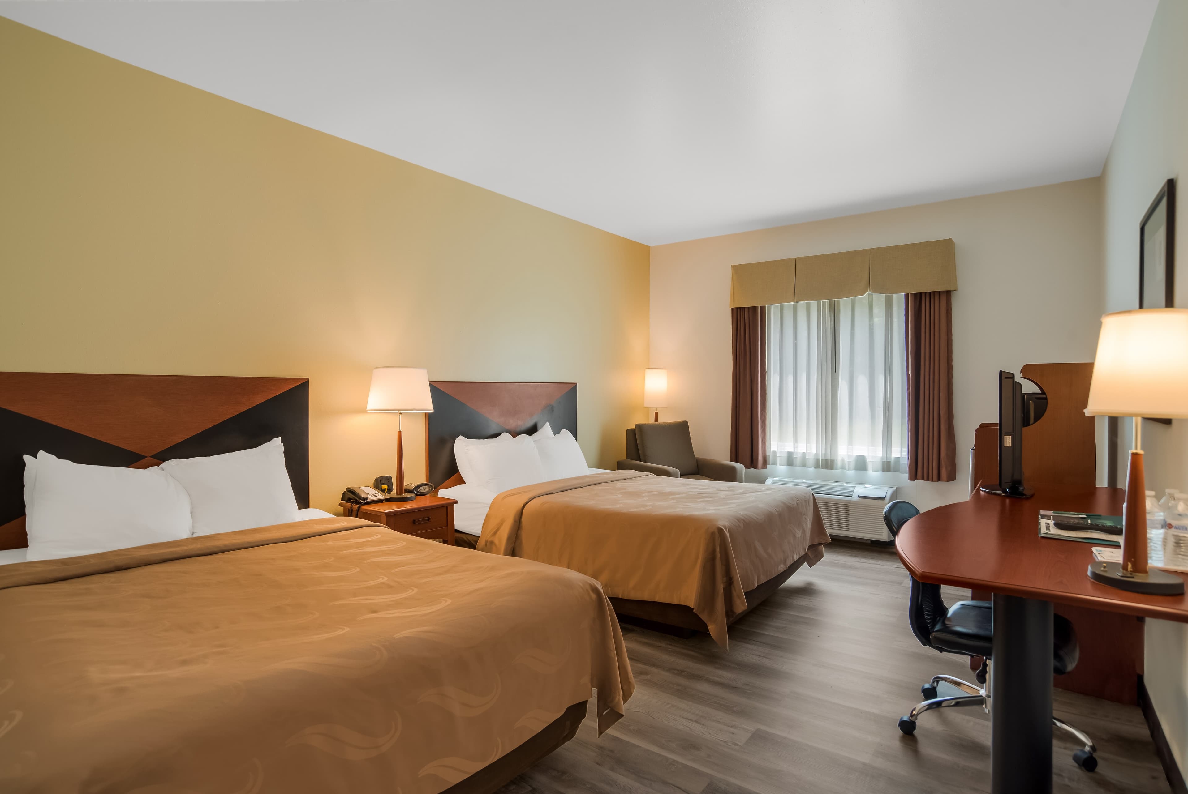 Quality Inn & Suites Chambersburg Northeast - Image 5