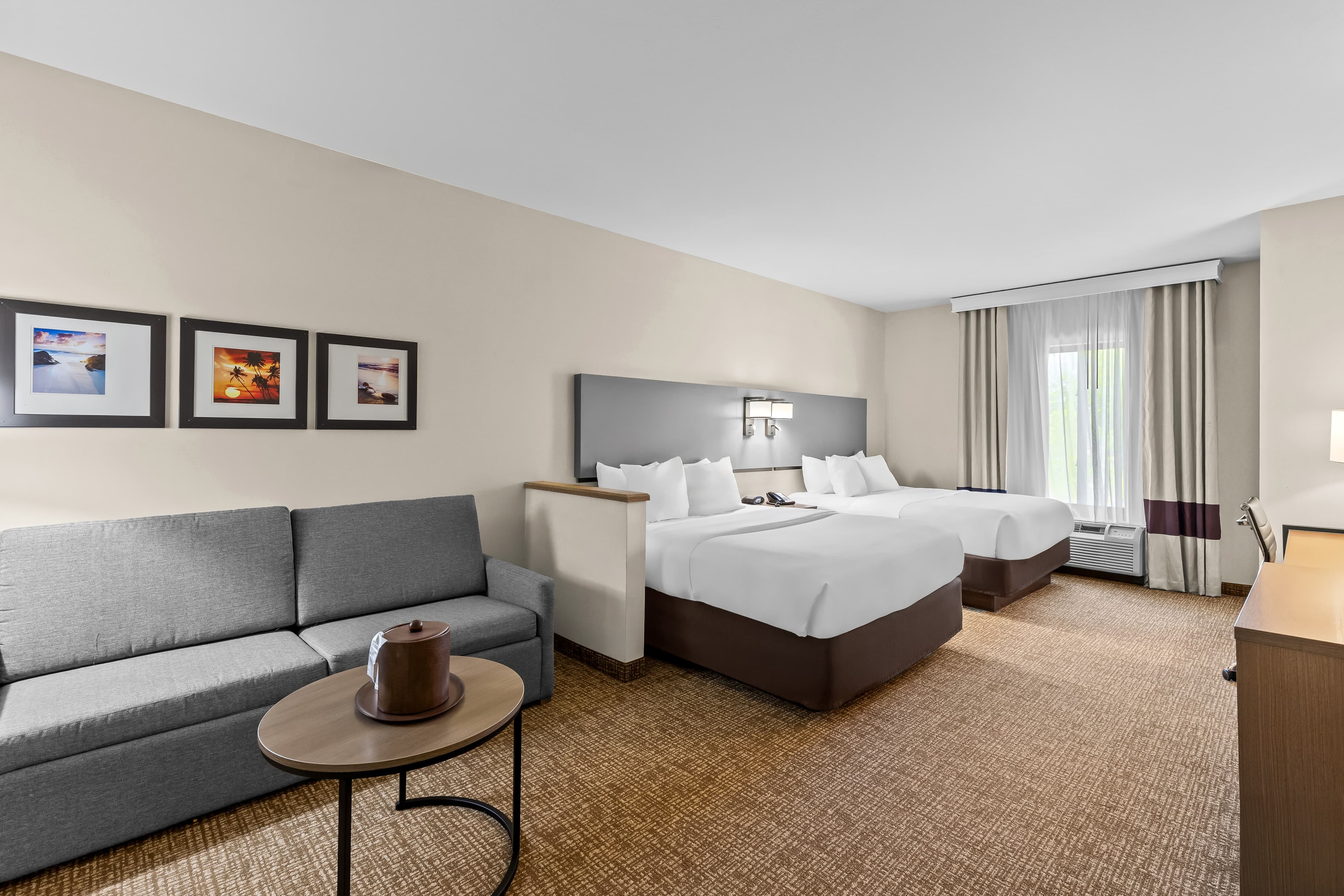 2 Queen Beds, 1 Room Suite, Sofa Bed - Image 3
