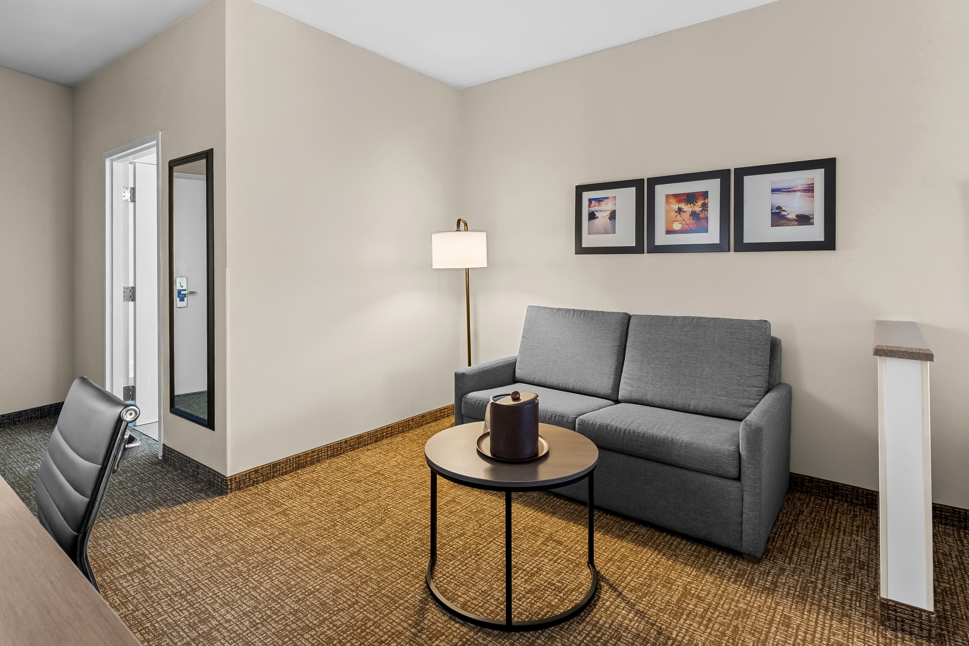 2 Queen Beds, 1 Room Suite, Sofa Bed - Image 12