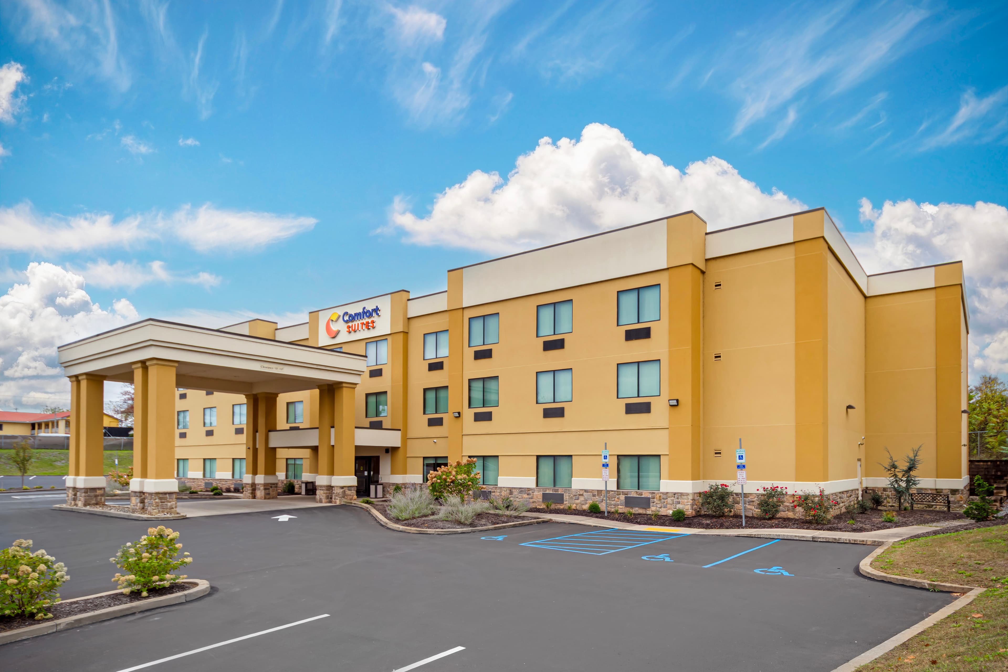 Comfort Suites Lewisburg near University - Image 1