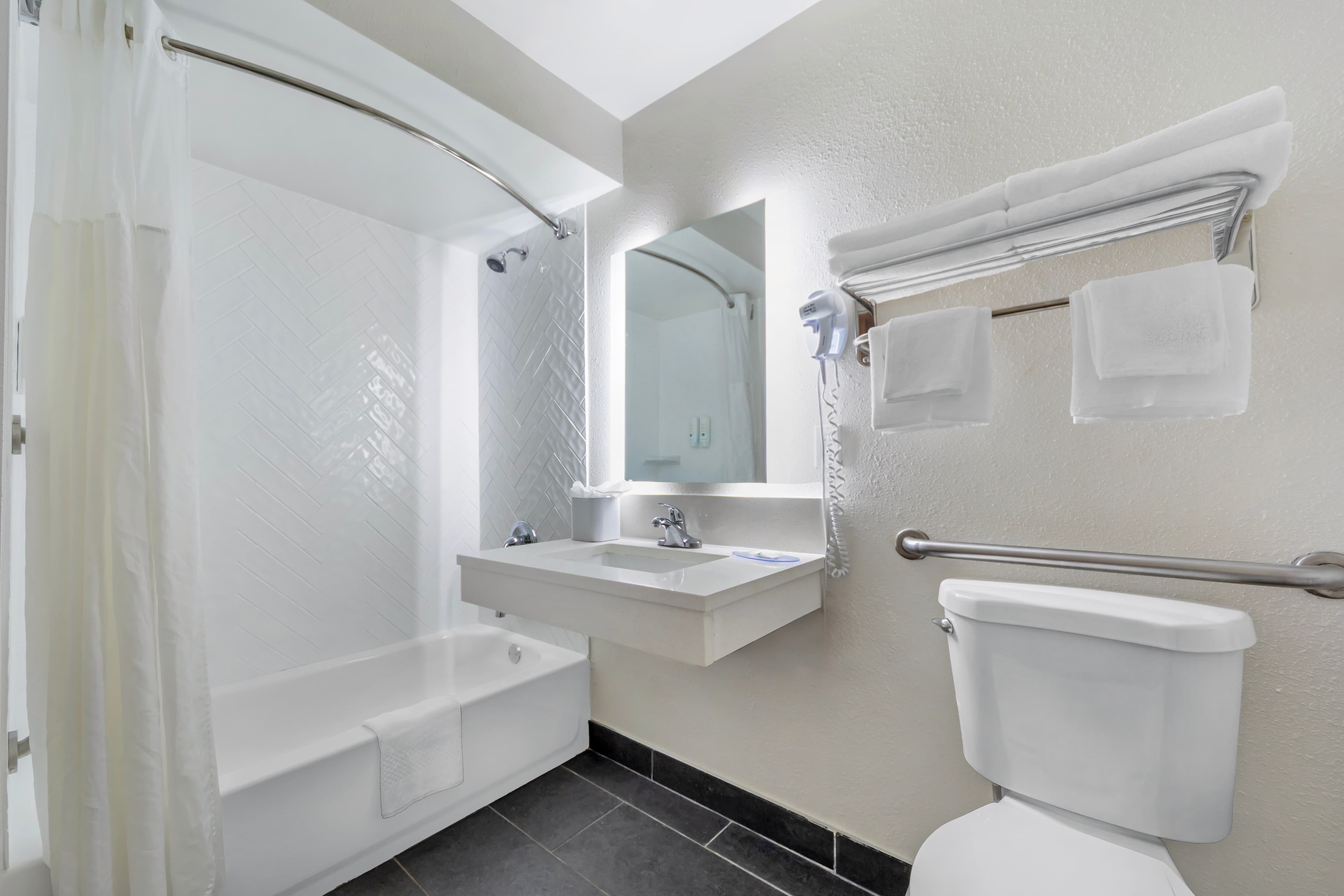Quality Inn & Suites NJ State Capital Area - Image 5