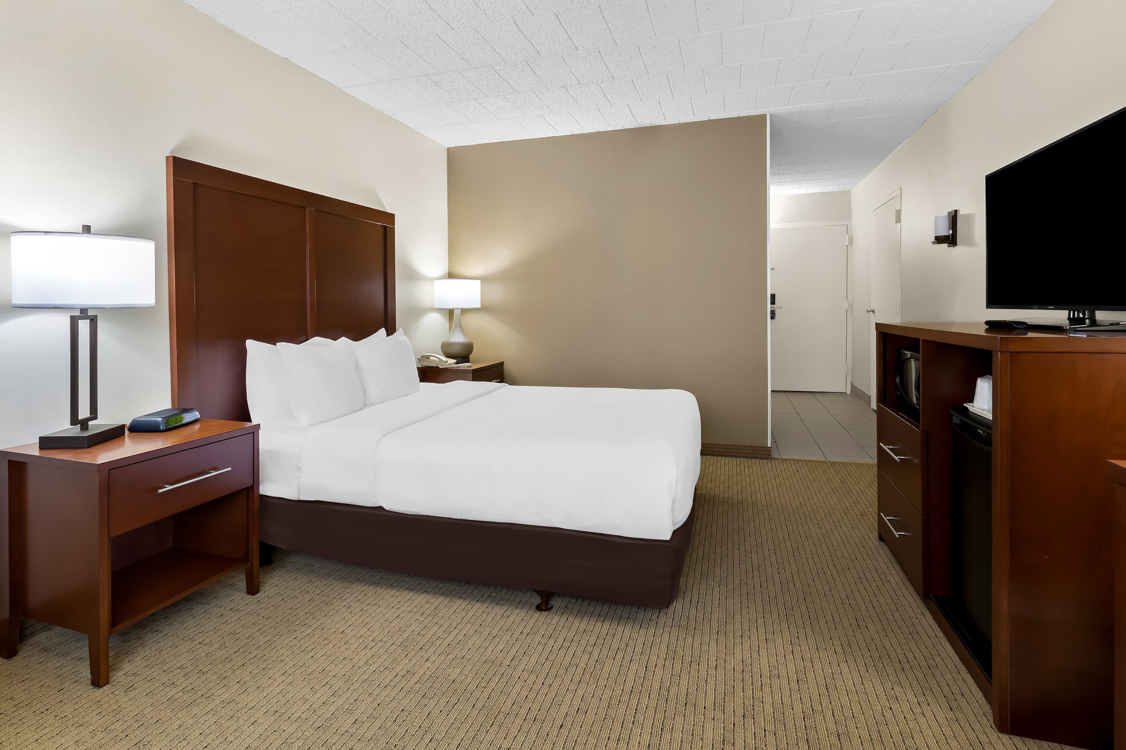Comfort Inn Somerset - Image 4