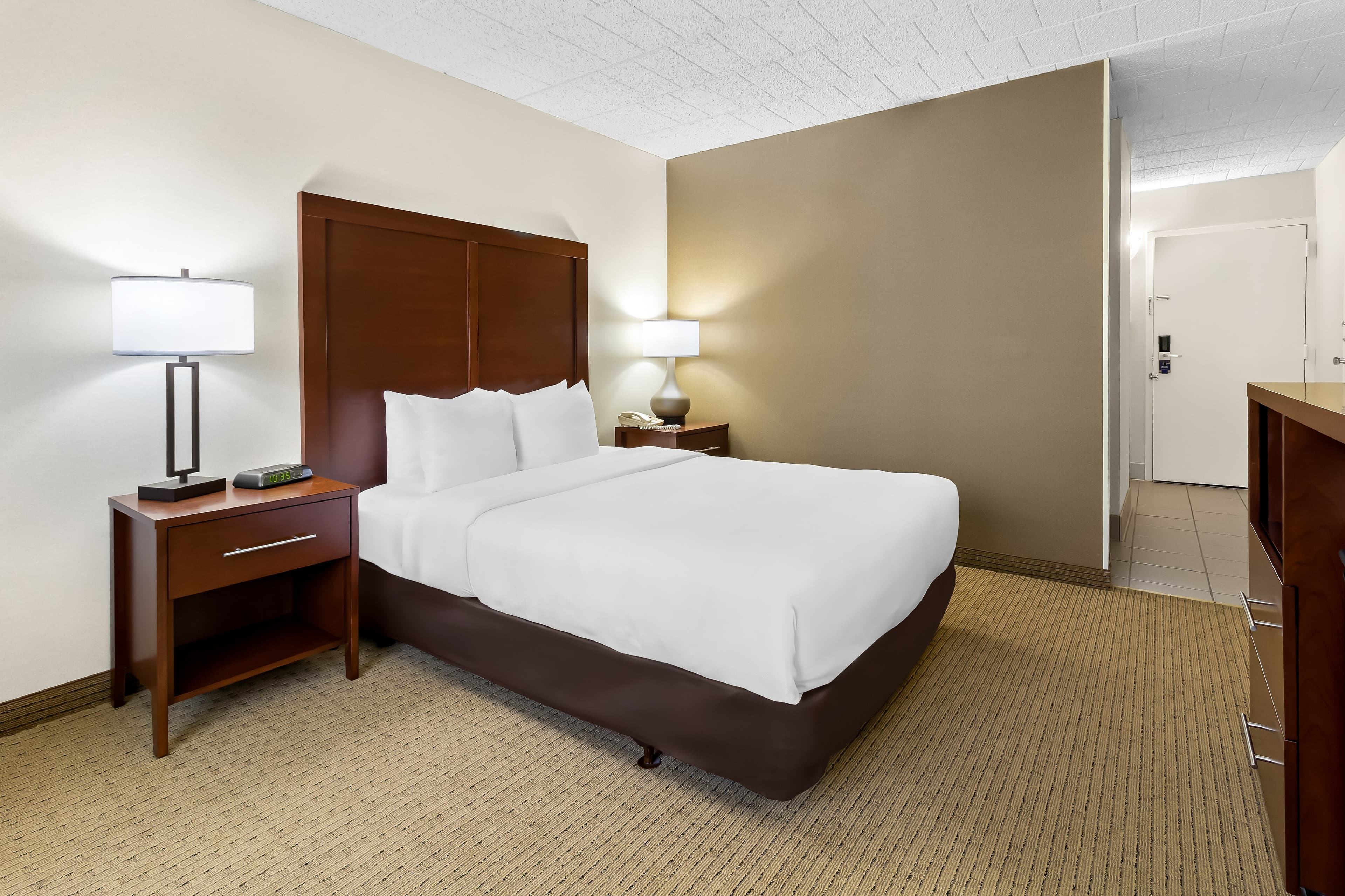 Comfort Inn Somerset - Image 5